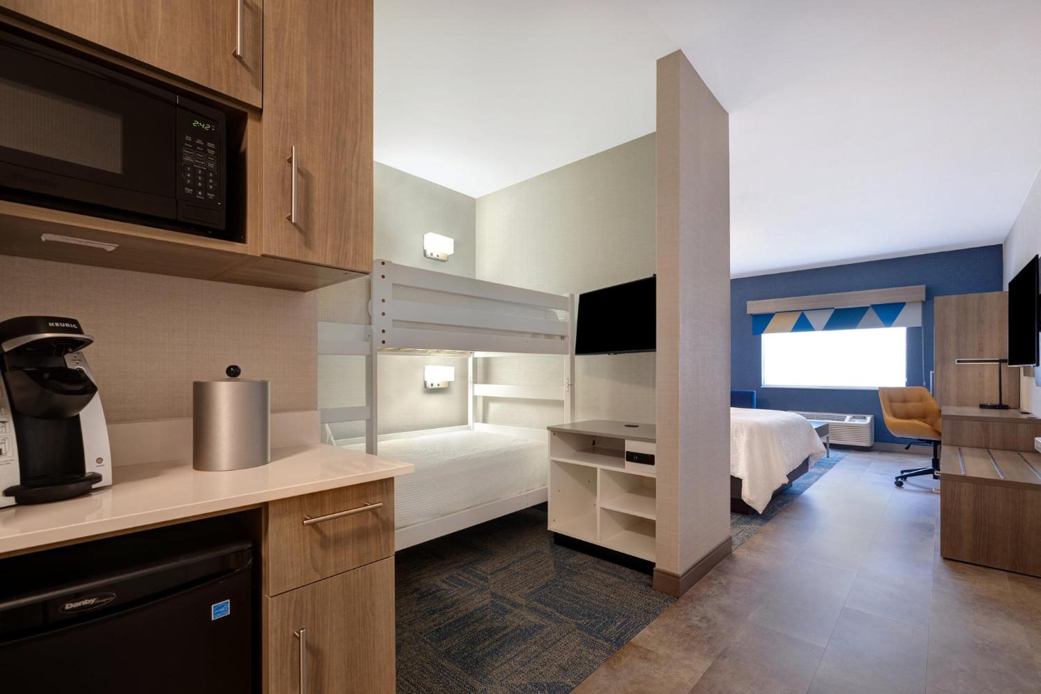Family Studio Suite - Photo 6