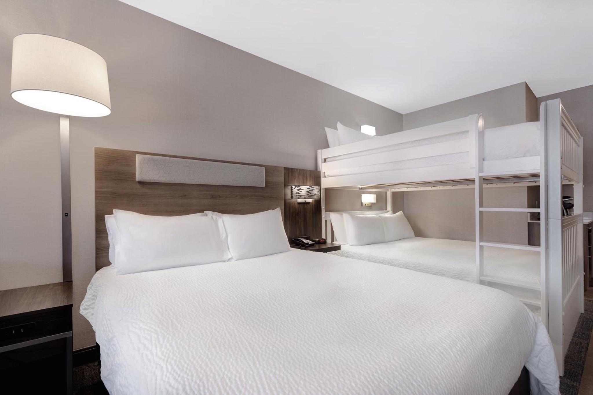 Family Studio Suite - Photo 2