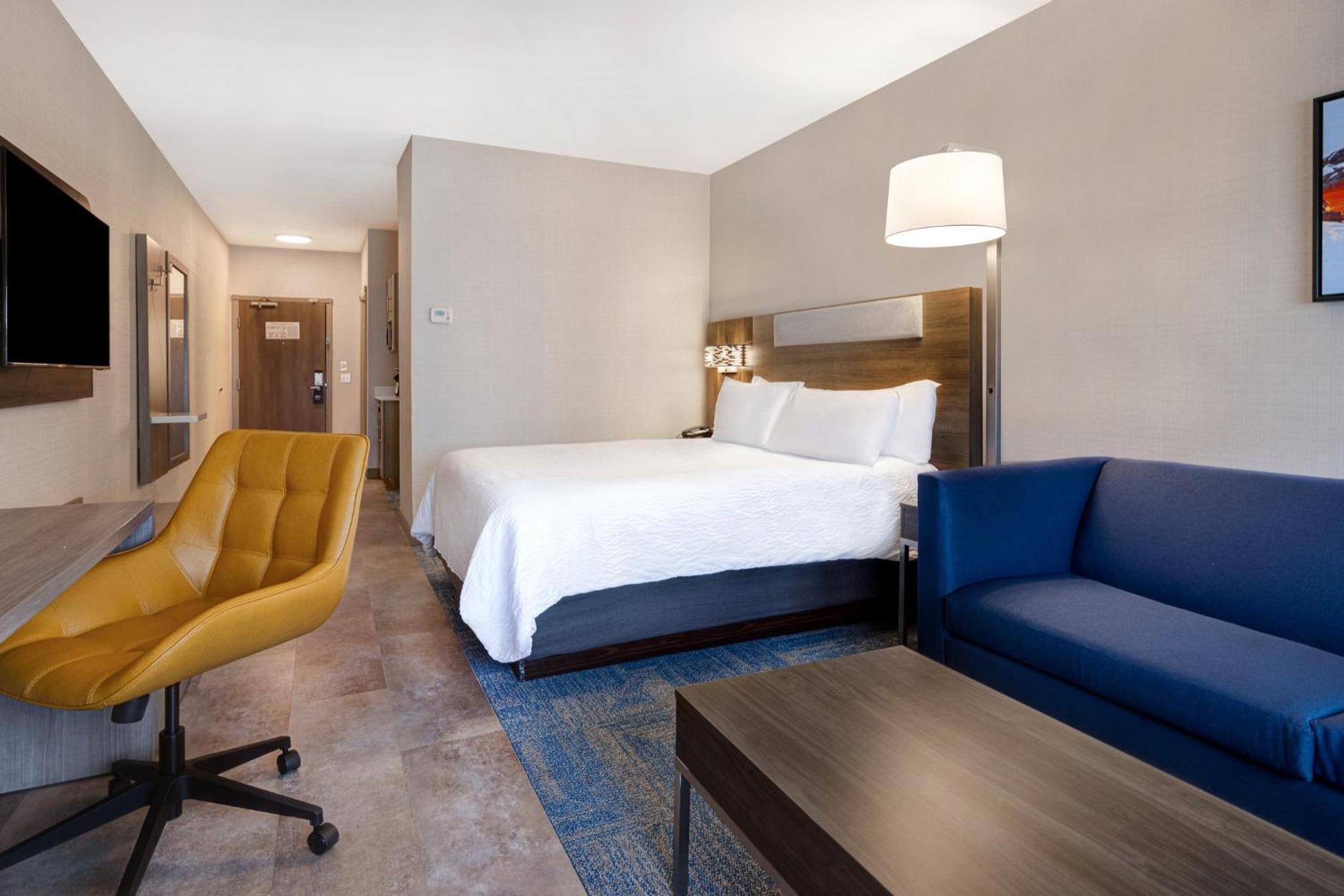 King Suite with Sofa Bed - Photo 6