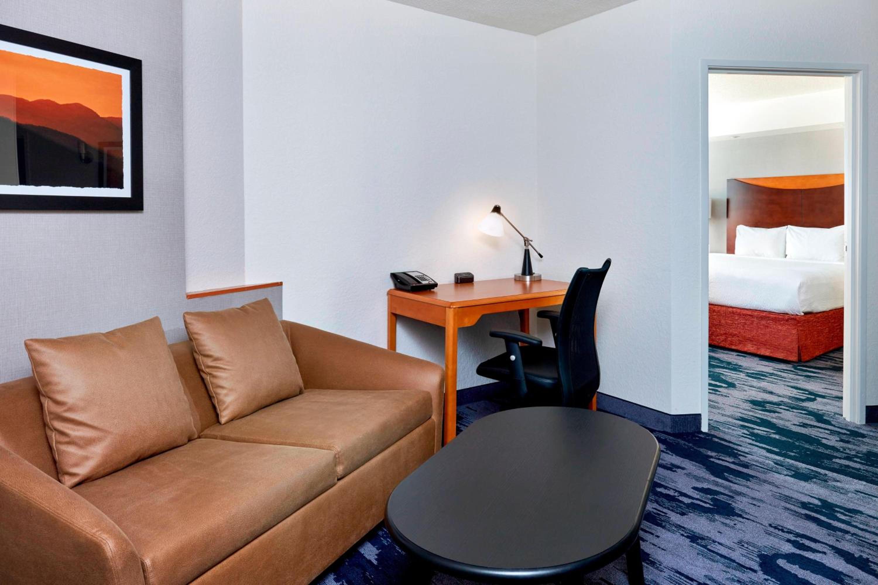 1 Bedroom Suite, 1 King - Photo 1