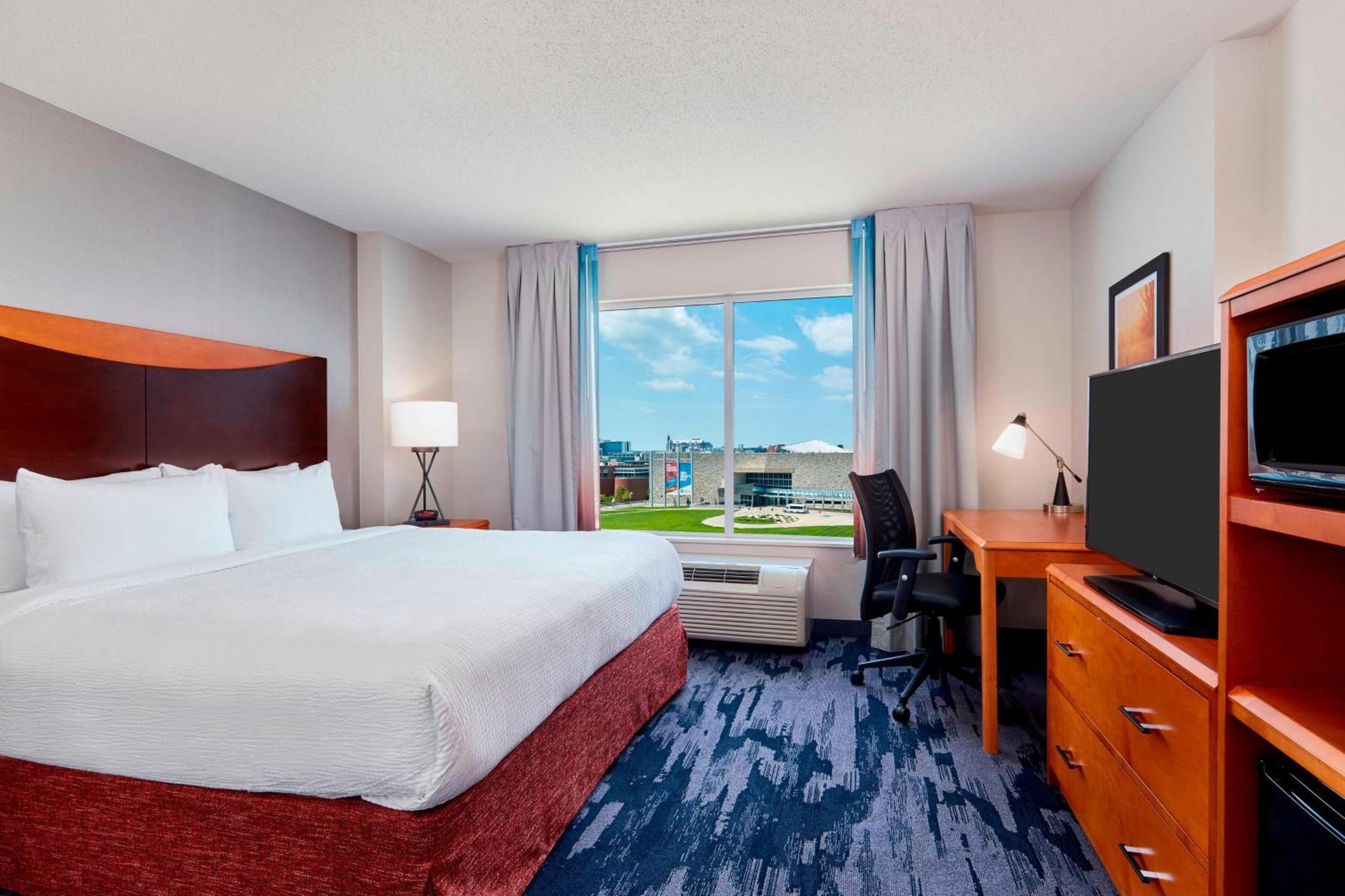 Skyline View, Guest room, 1 King, Skyline view, Top floor - Photo 1