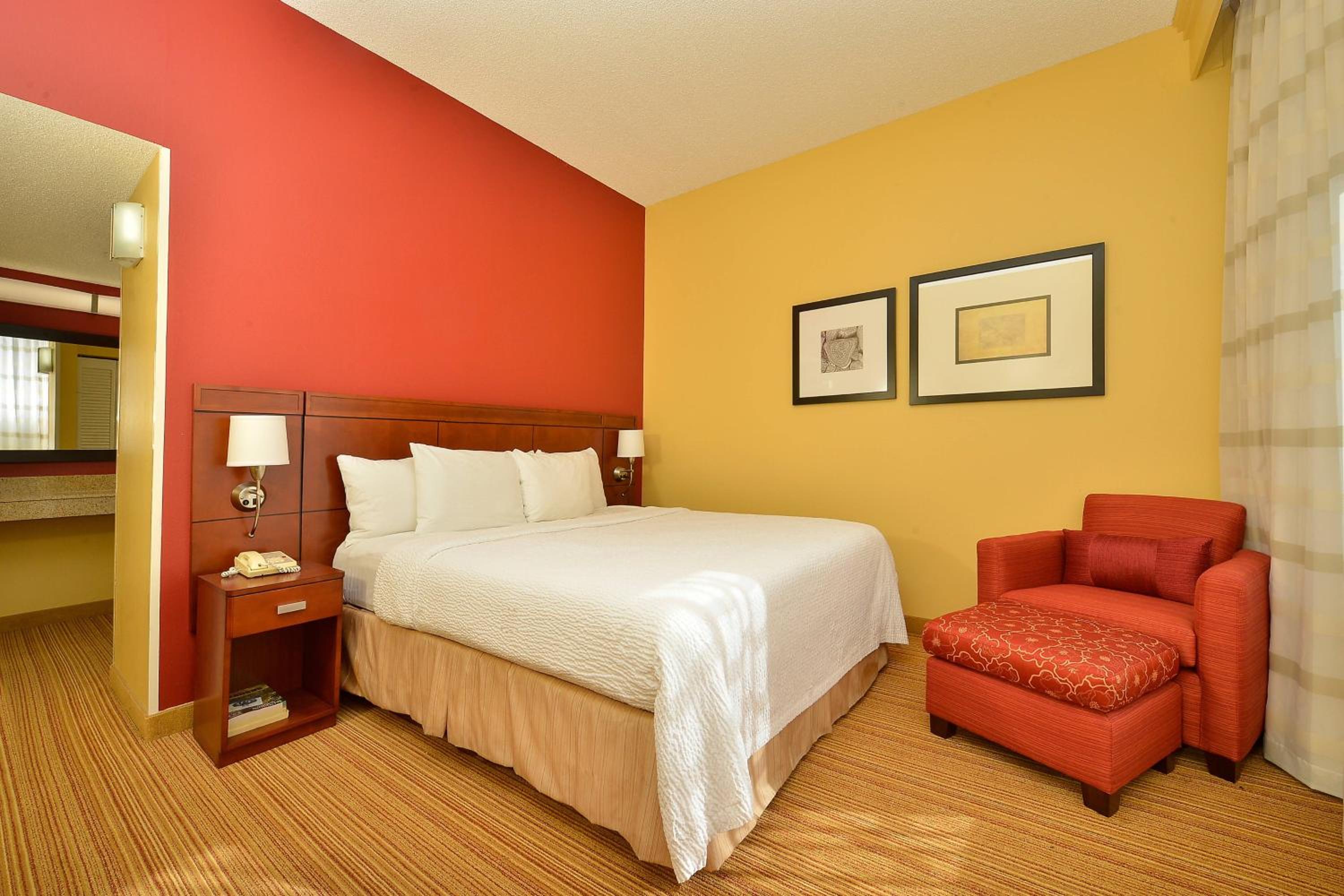 King Suite with Sofa Bed - Hearing Accessible - Photo 4