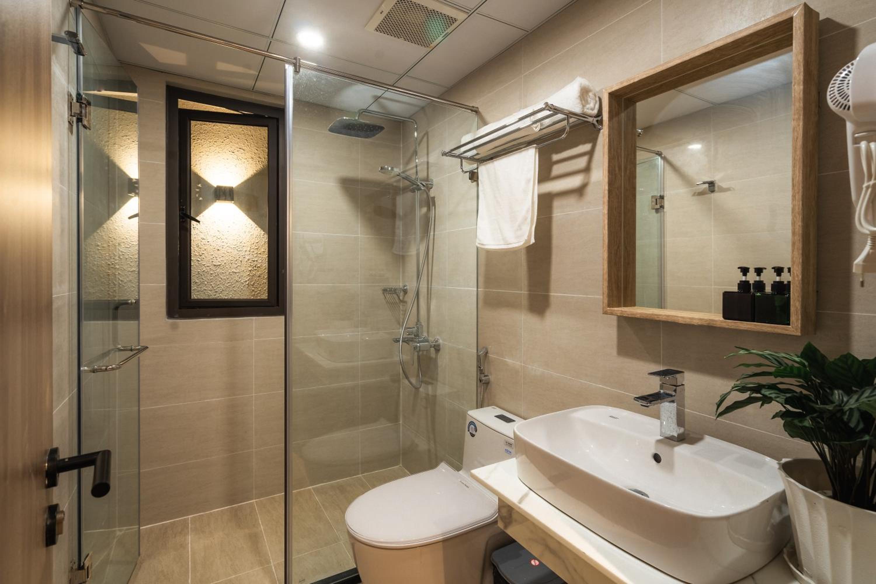 Deluxe King Room photo 2