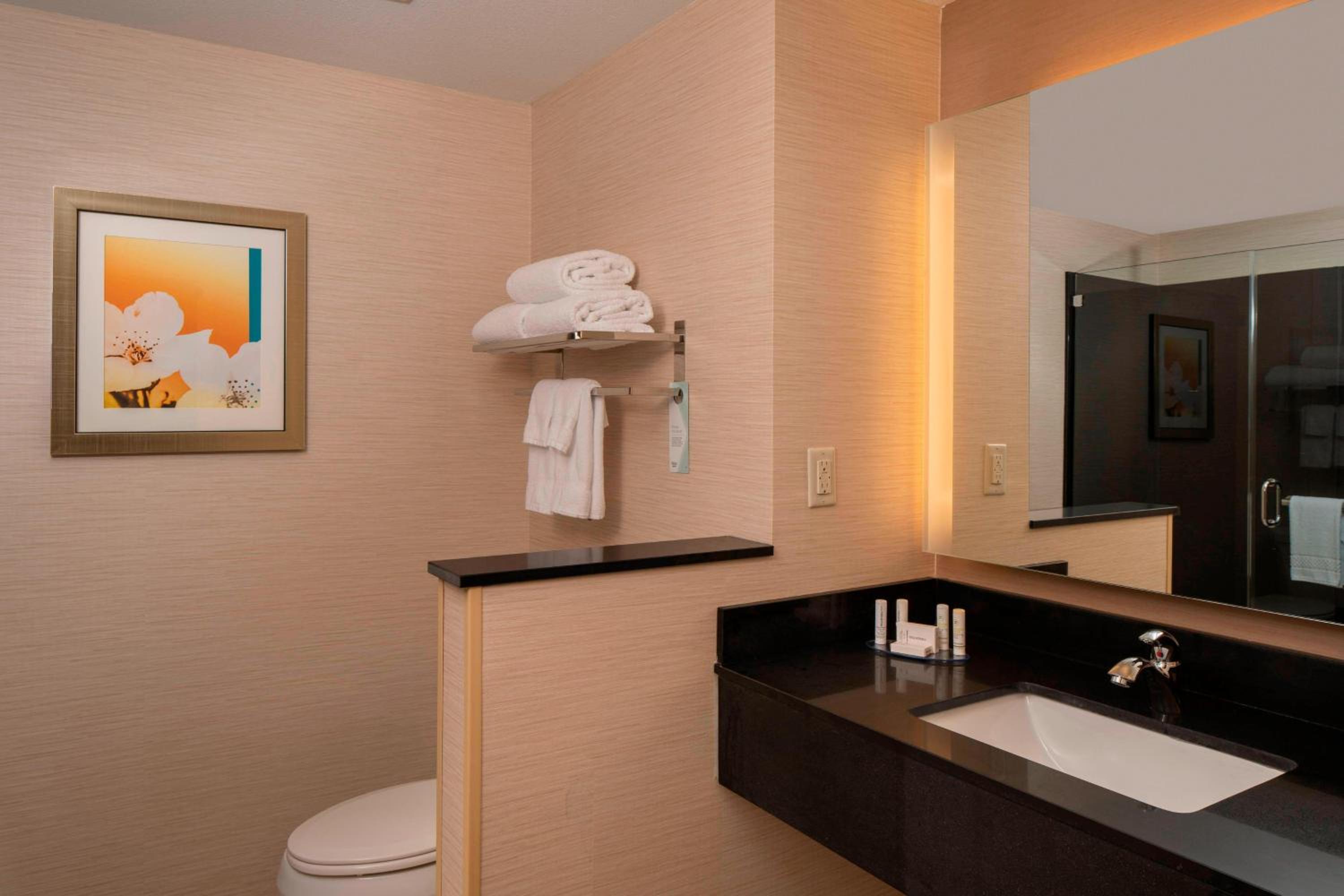 Guest Room, 1 King - Photo 5