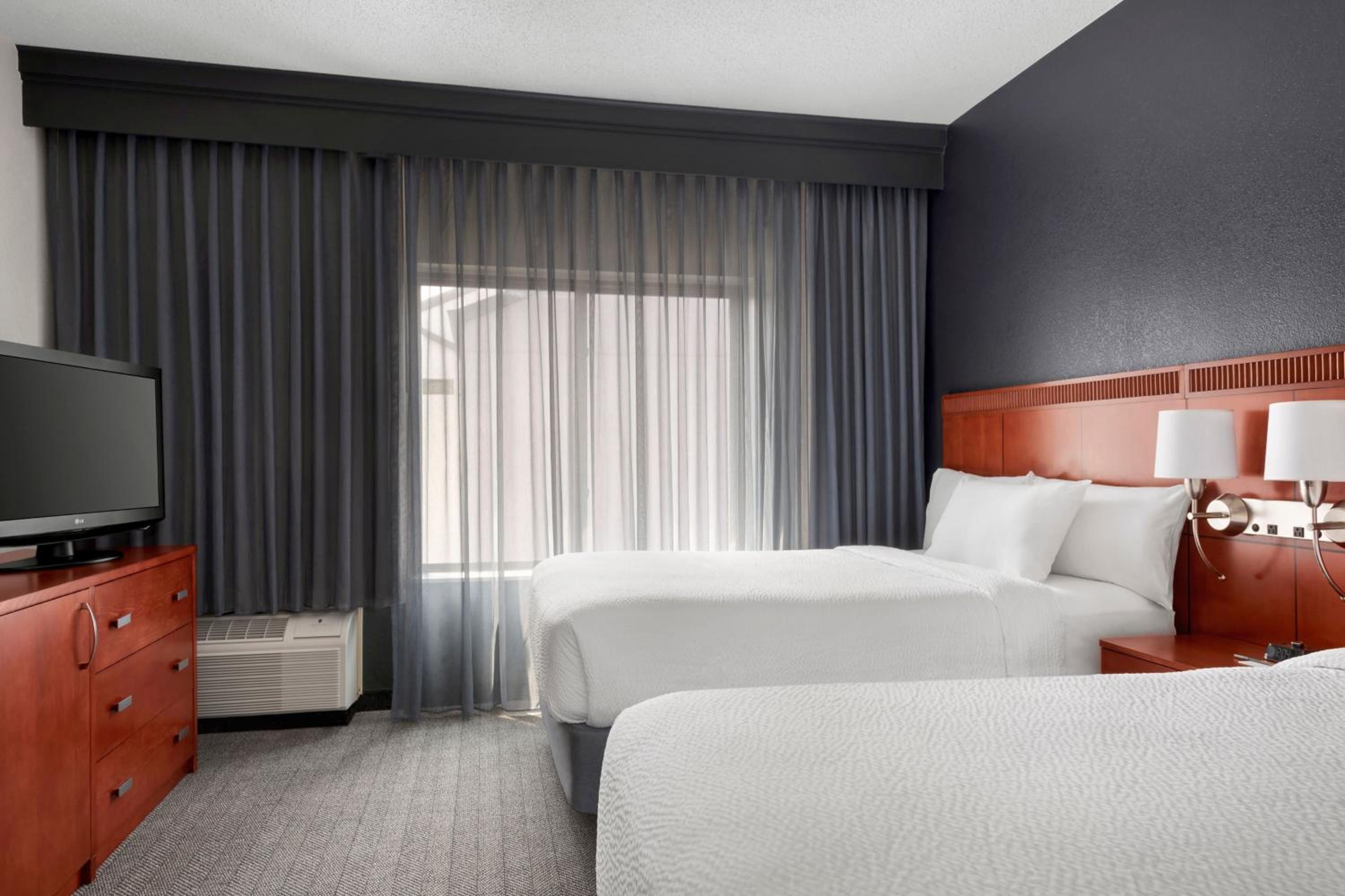 Double Suite with Two Double Beds photo 2