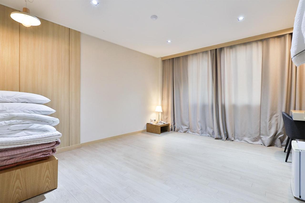 Mixed Dormitory Room photo 3