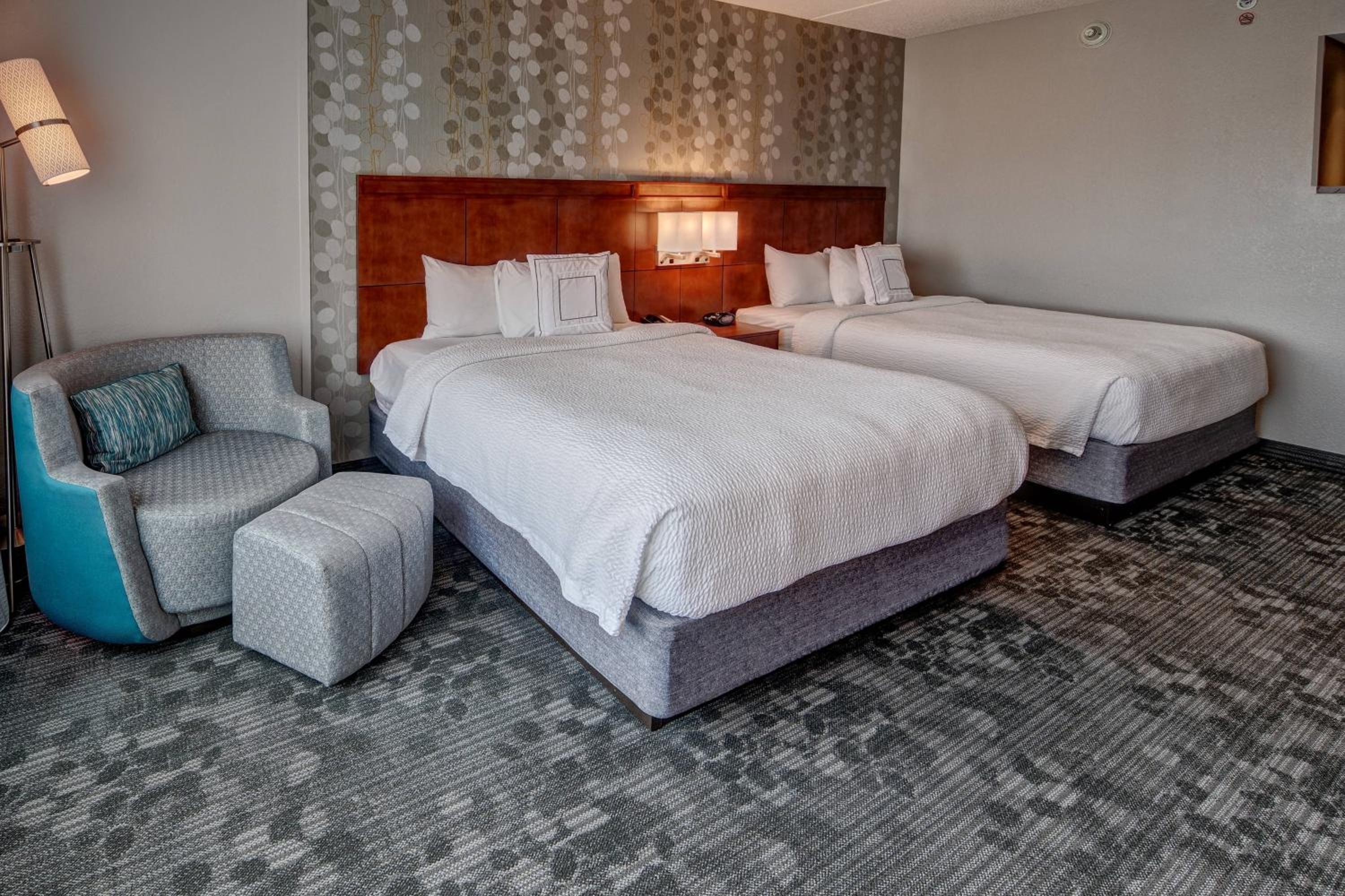 Queen Room with Two Queen Beds - Photo 1