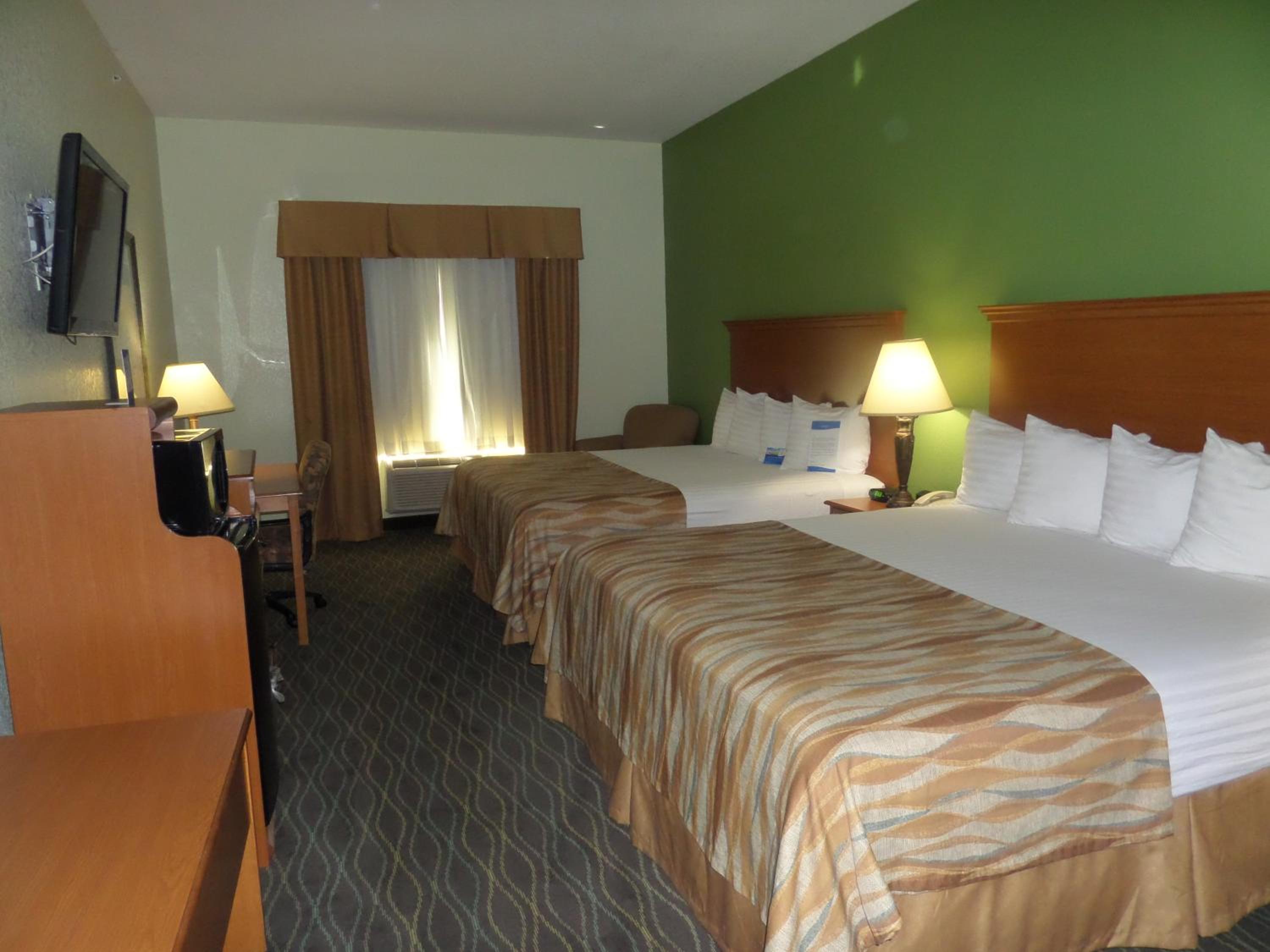 King Room with Two King Beds - Non-Smoking - Photo 2