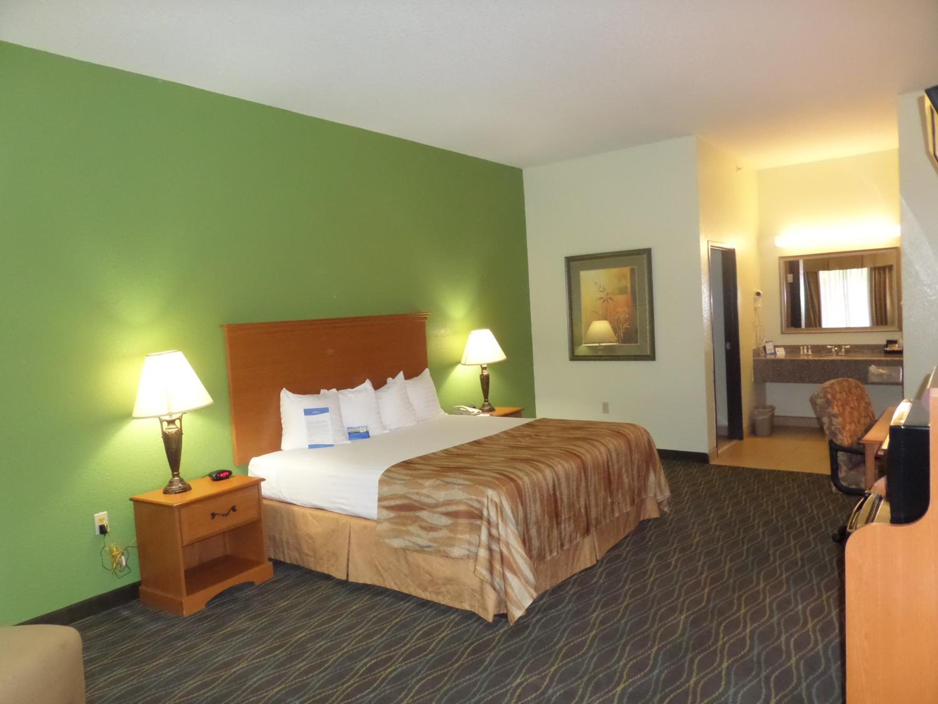 King Room - Non-Smoking - Photo 6