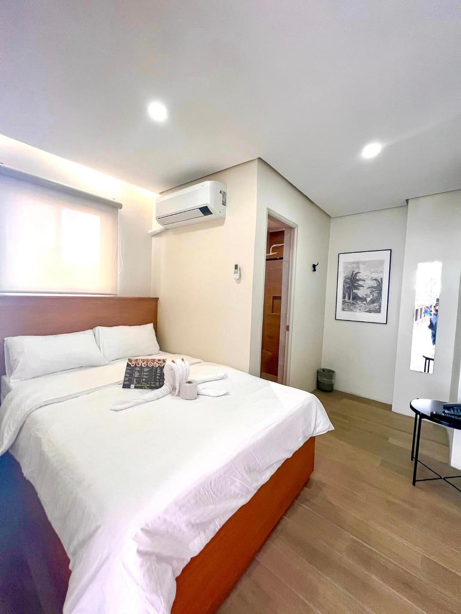 Double Room with Private Bathroom - Photo 3