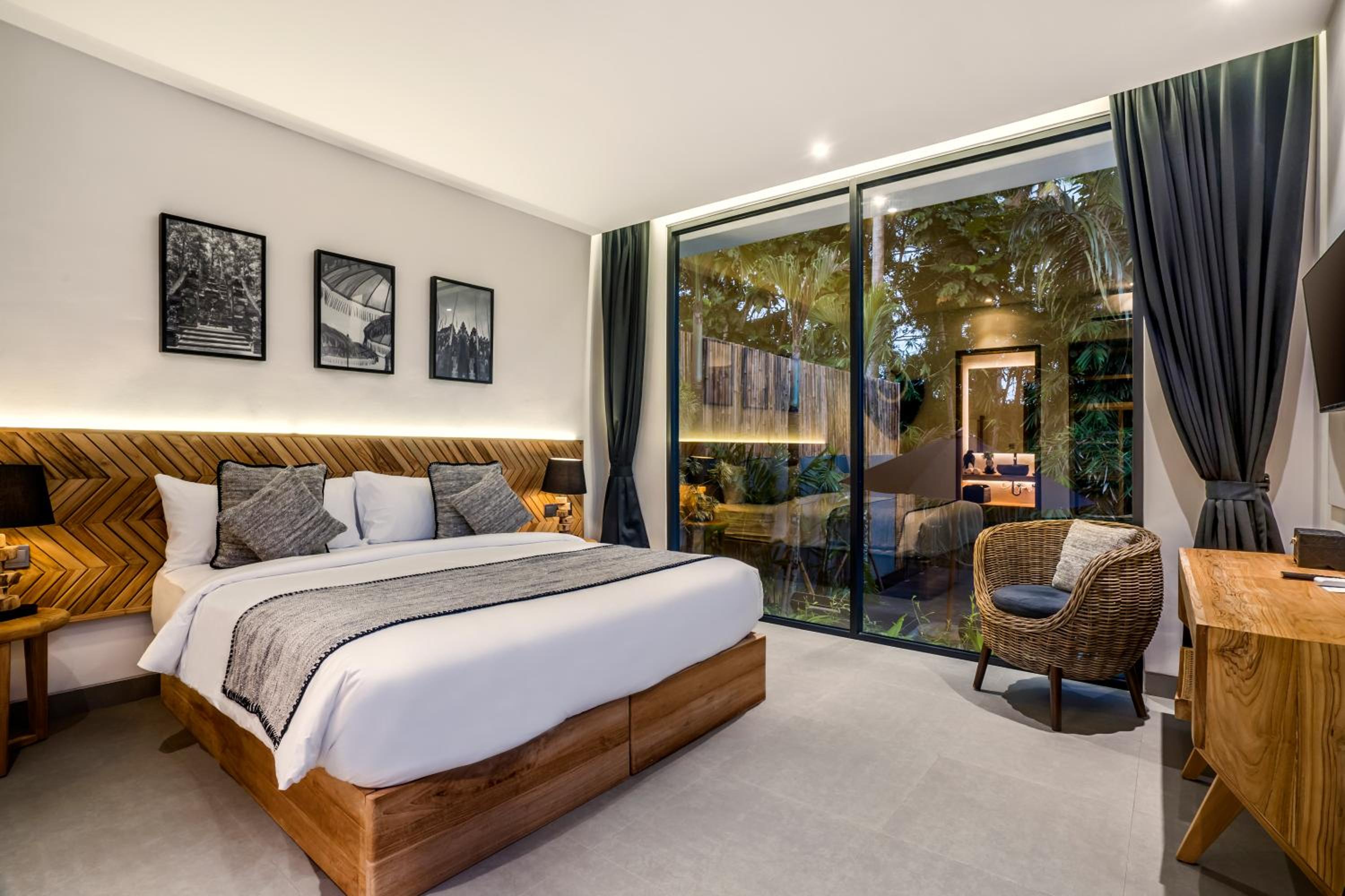 Three-Bedroom Villa - Photo 32