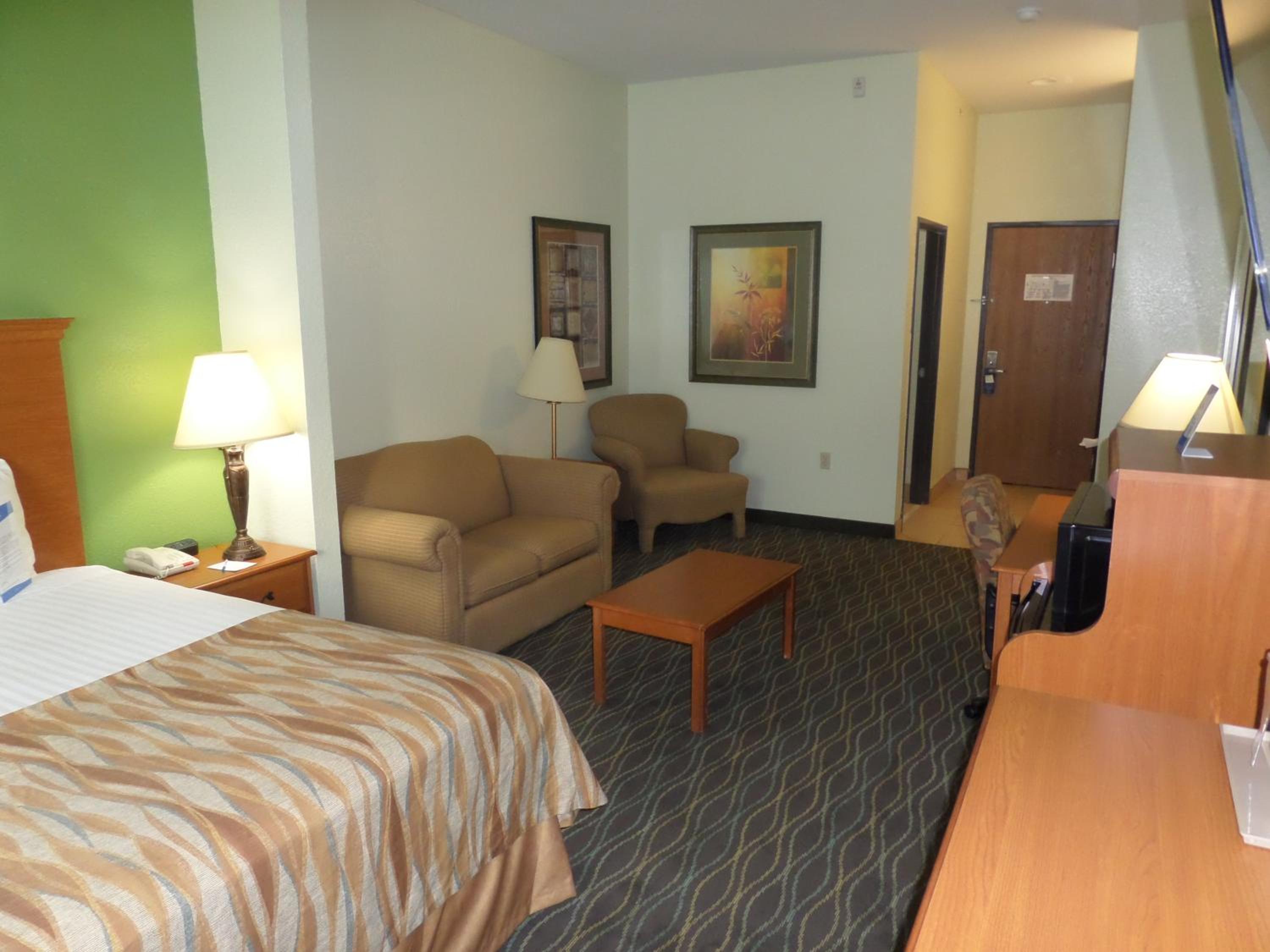 Deluxe King Suite - Photo 3