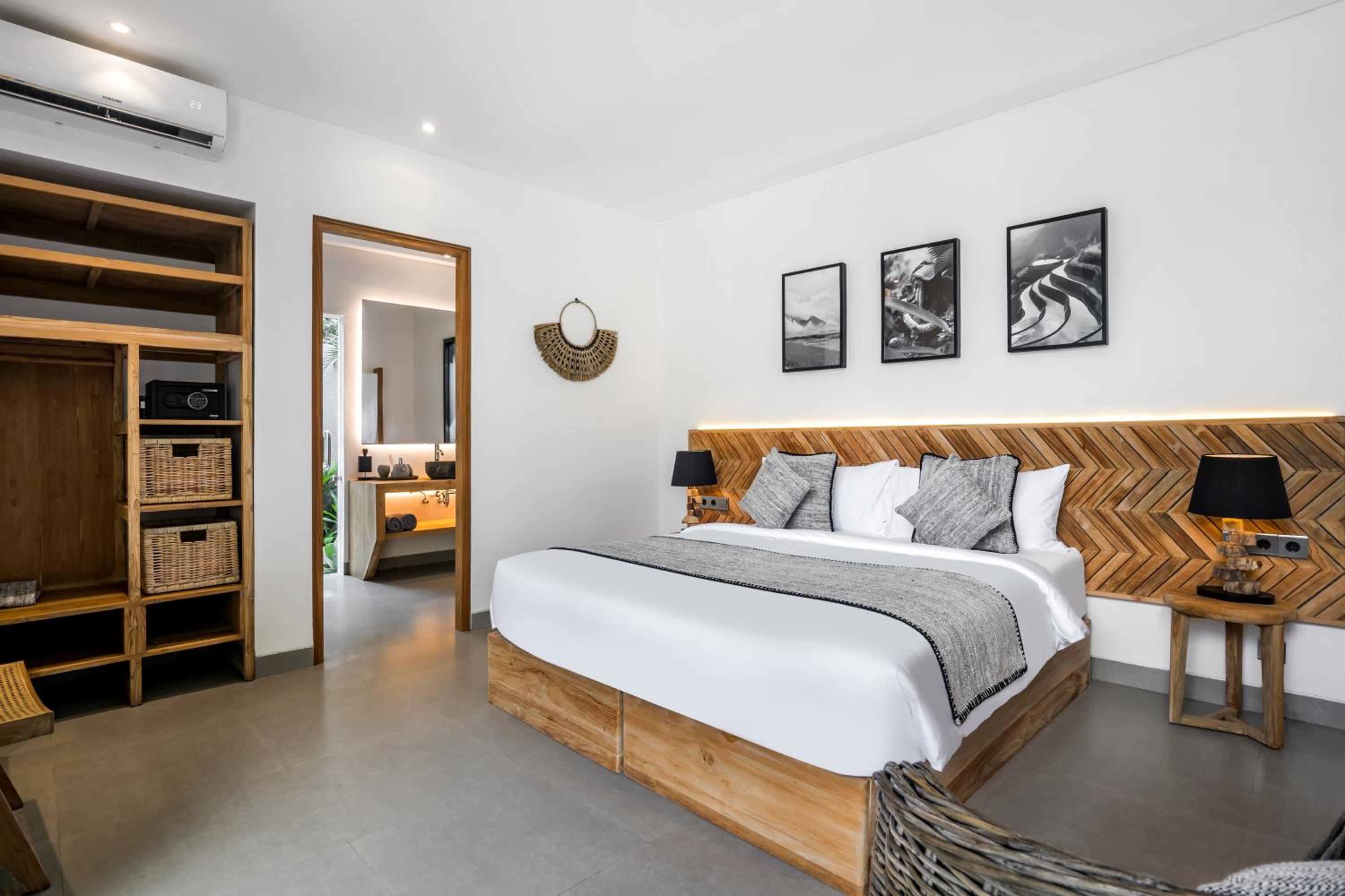Three-Bedroom Villa - Photo 18