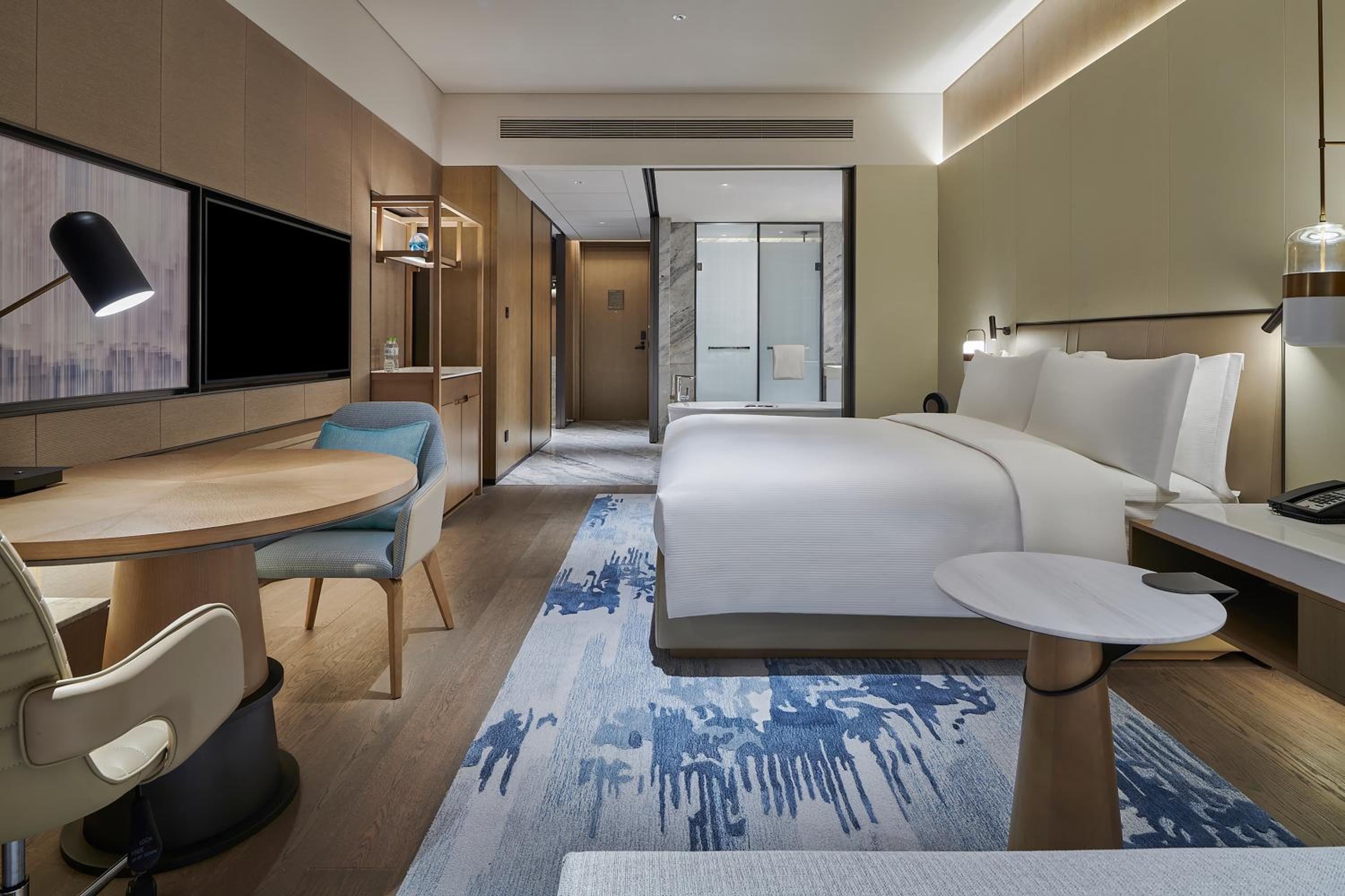 King Room - Mobility Accessible  - Photo 3