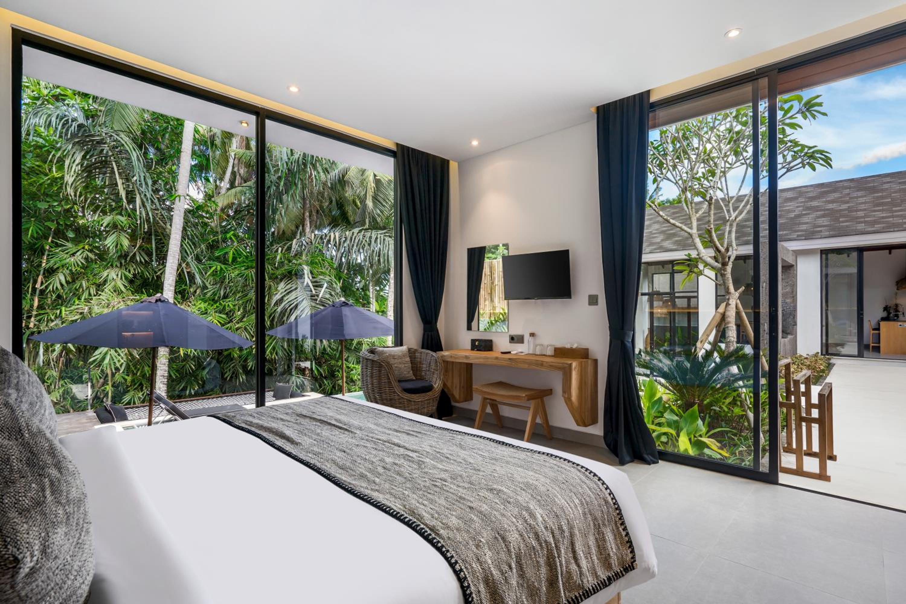 Three-Bedroom Villa - Photo 8
