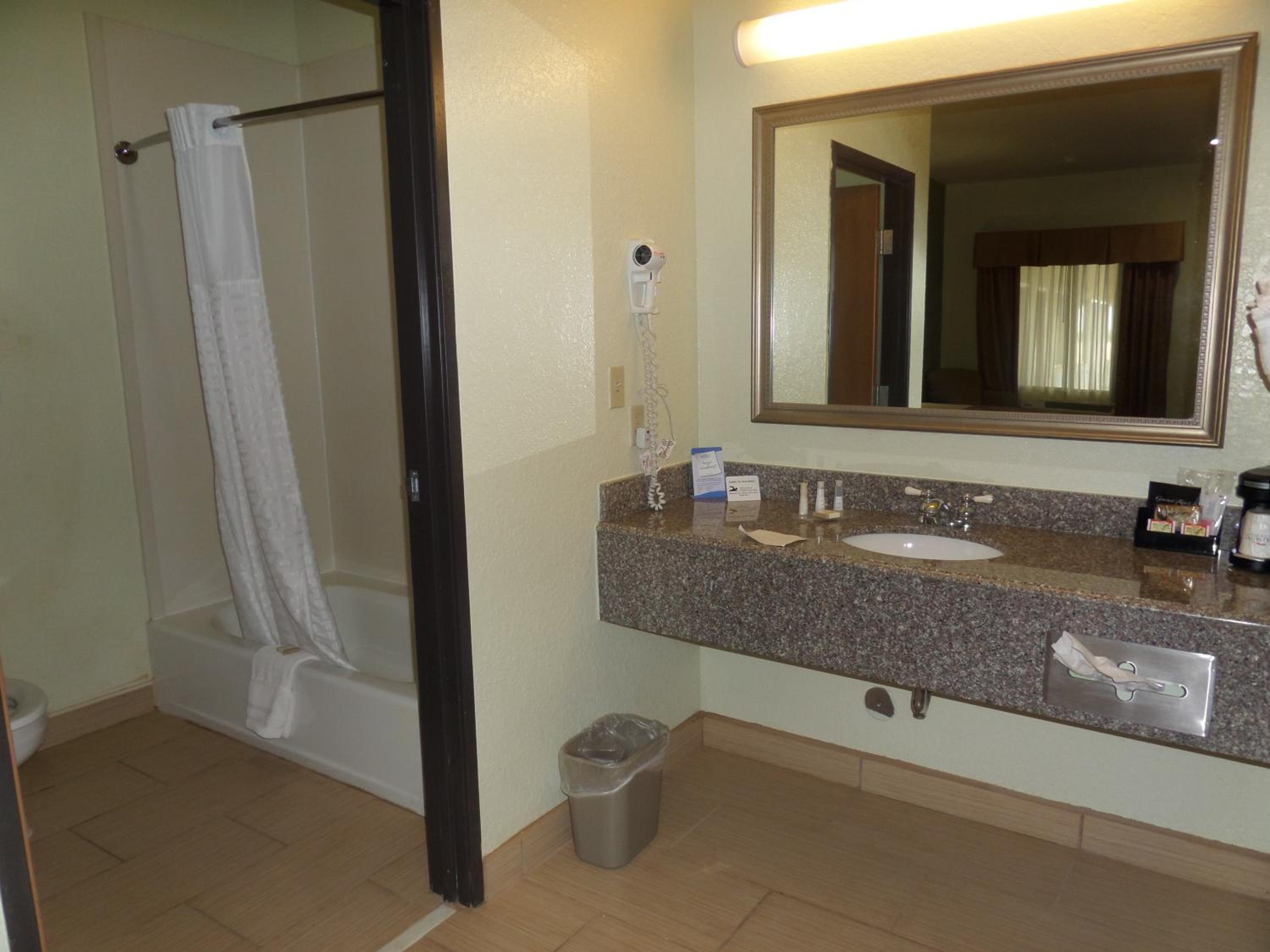 King Room - Non-Smoking - Photo 5