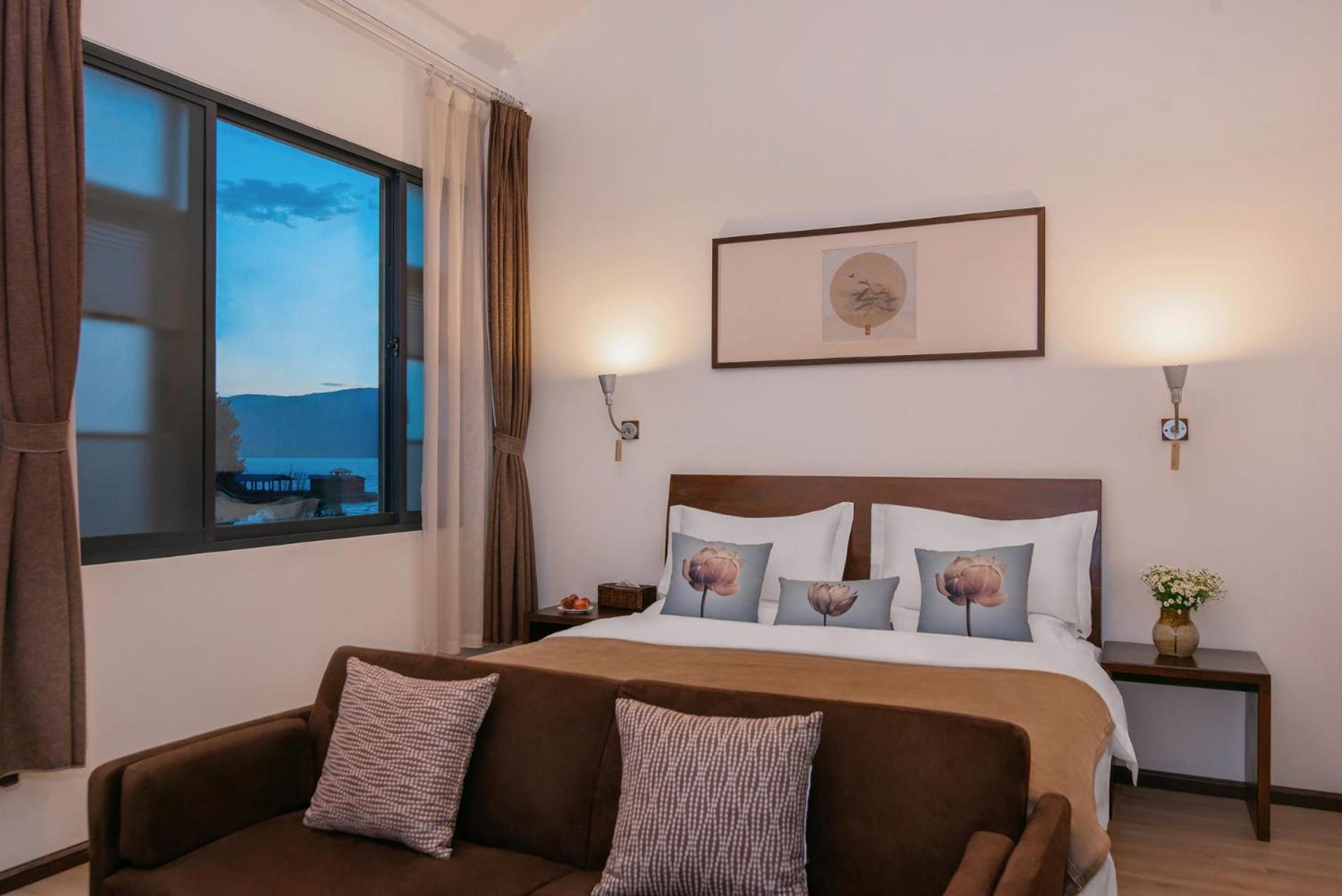 Deluxe Double Room with Side Sea View photo 3
