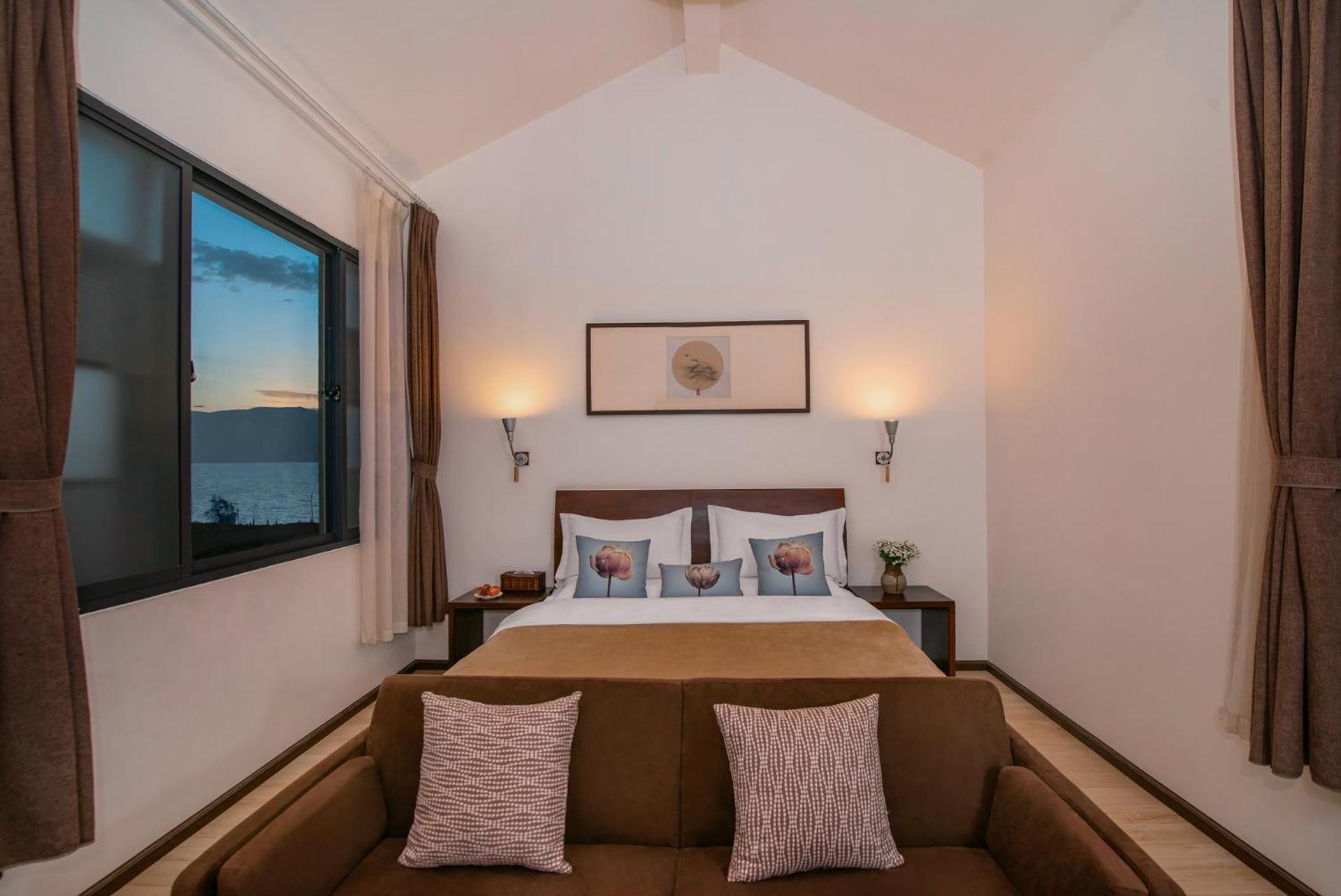 Deluxe Double Room with Side Sea View photo 1