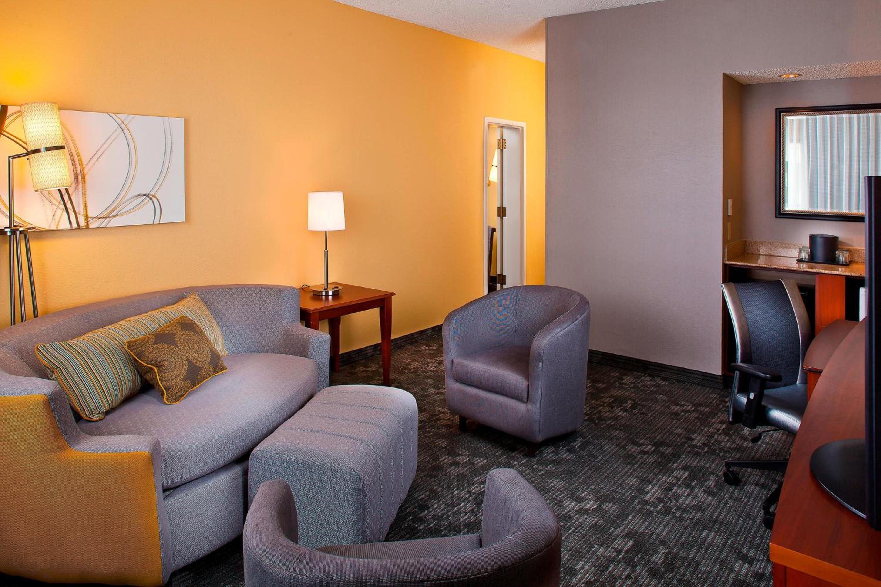 One Bedroom King Suite with Sofa Bed - Photo 2