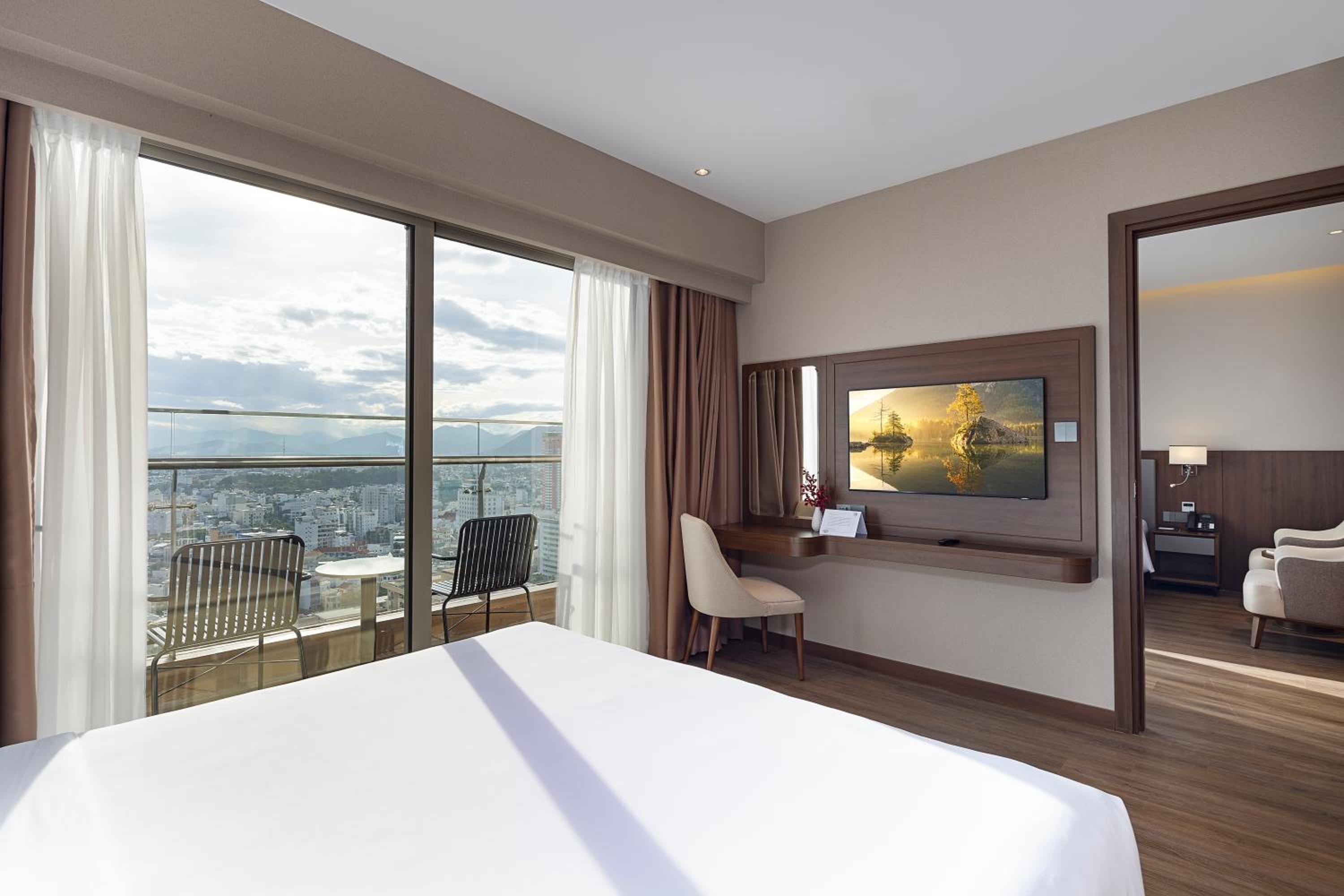 Family Room with Balcony photo 2