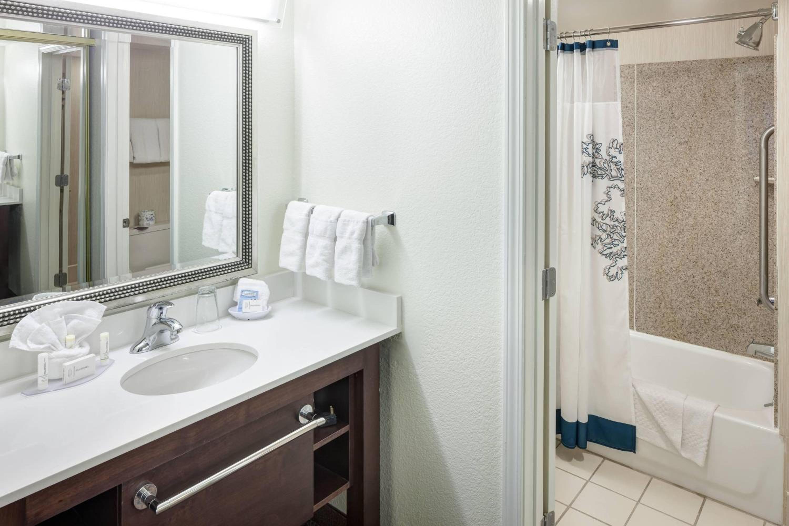 Two-Bedroom Suite - Photo 5