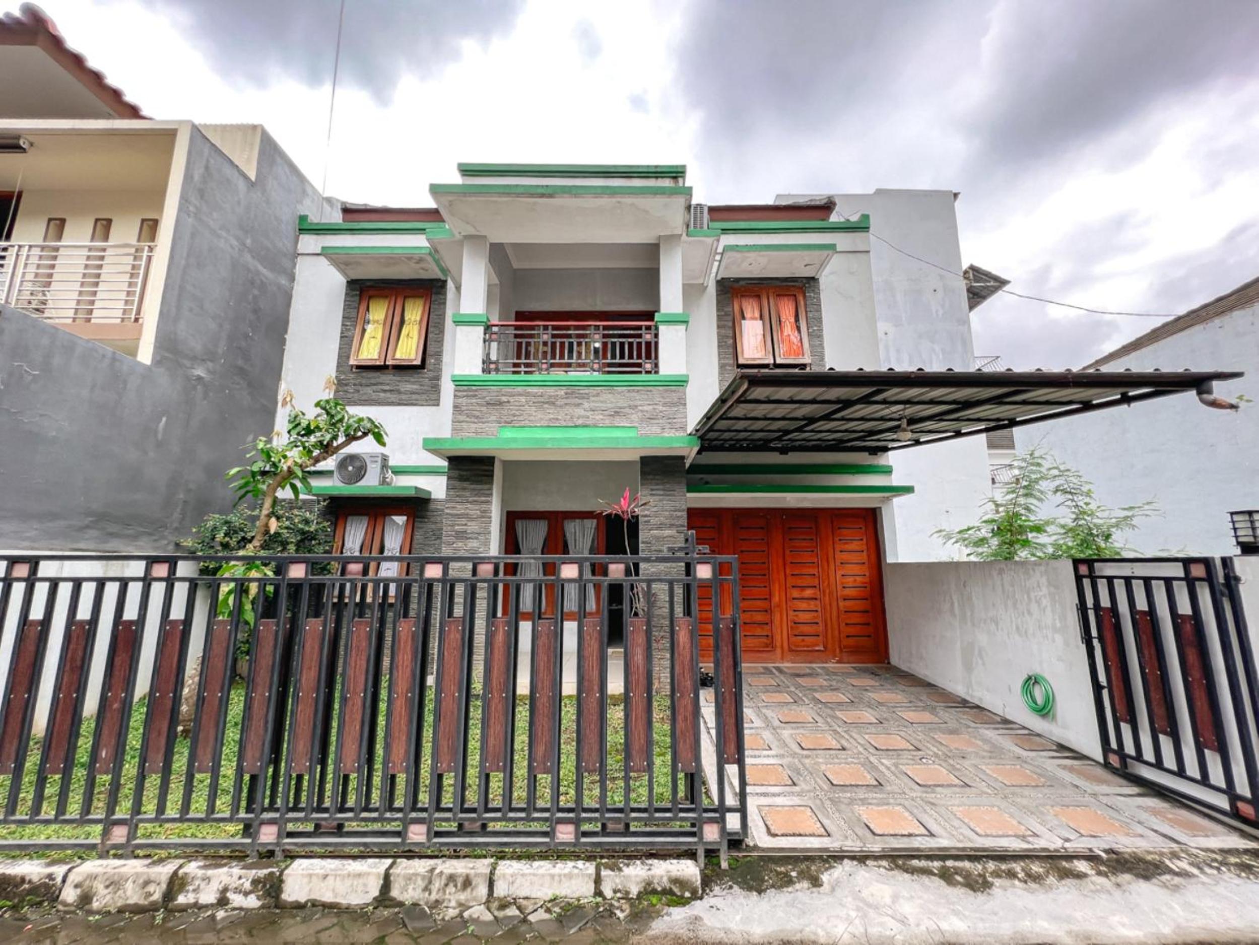 Four-Bedroom House - Photo 2