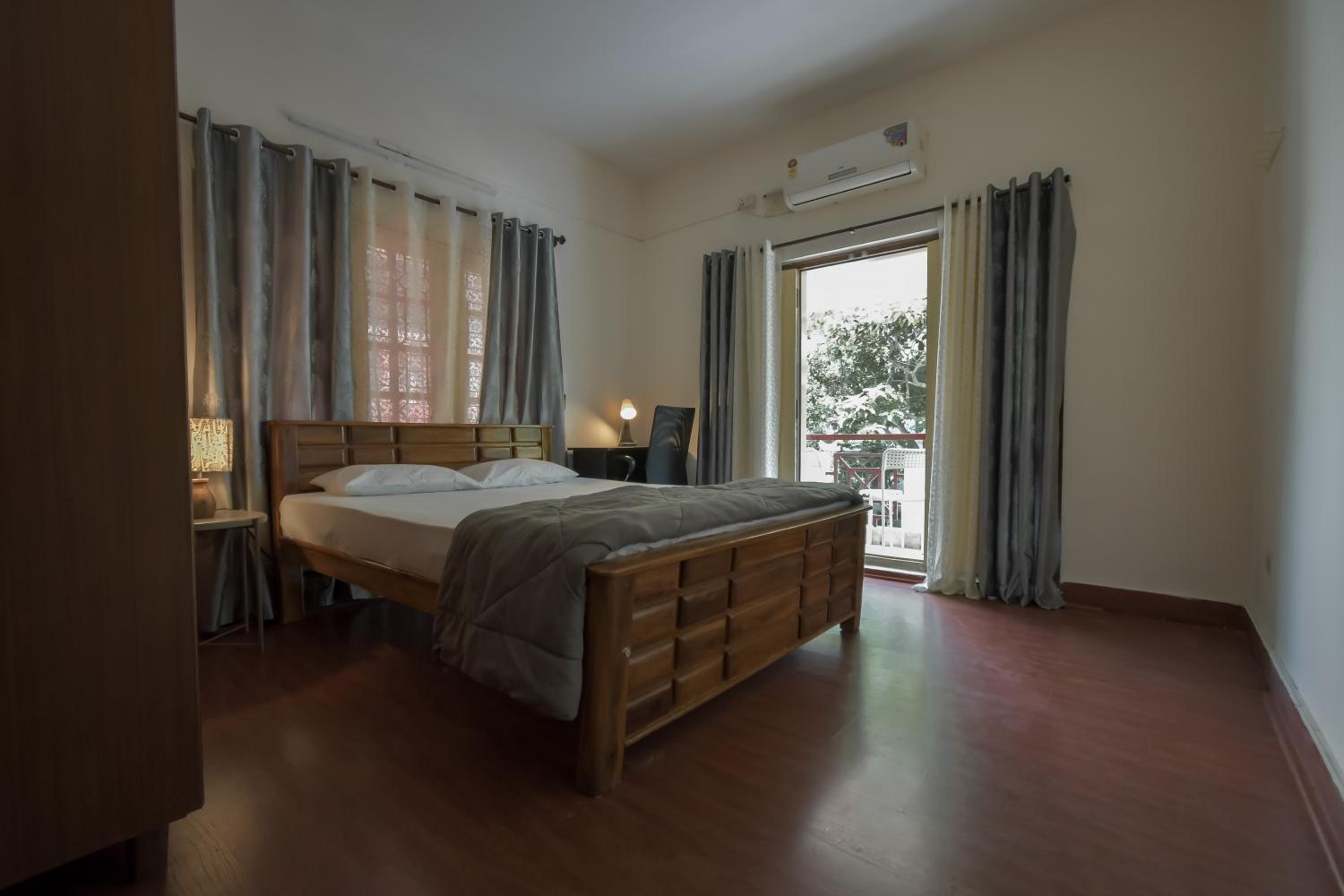 Double Room with Lake View - Photo 20