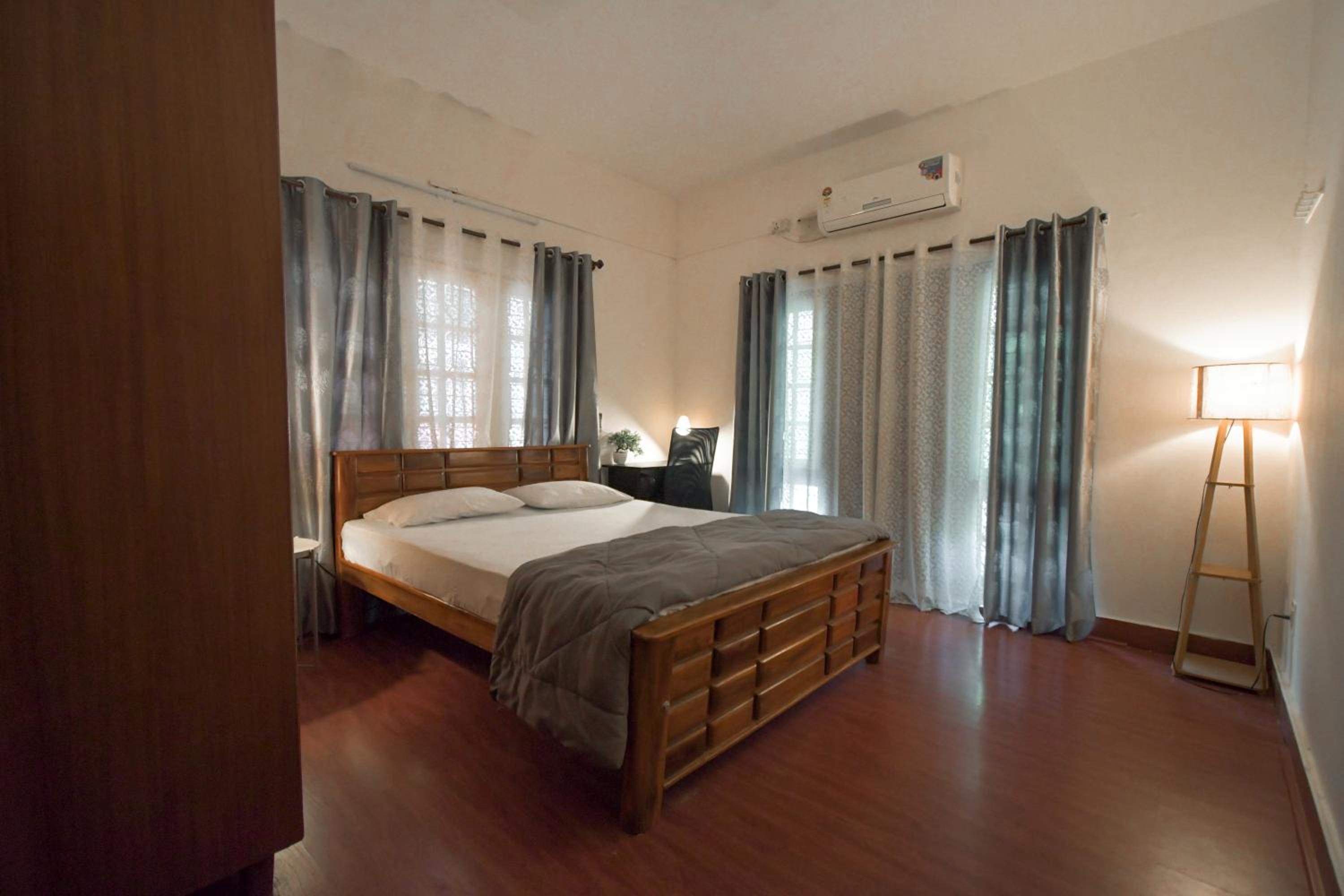 Double Room with Lake View - Photo 23