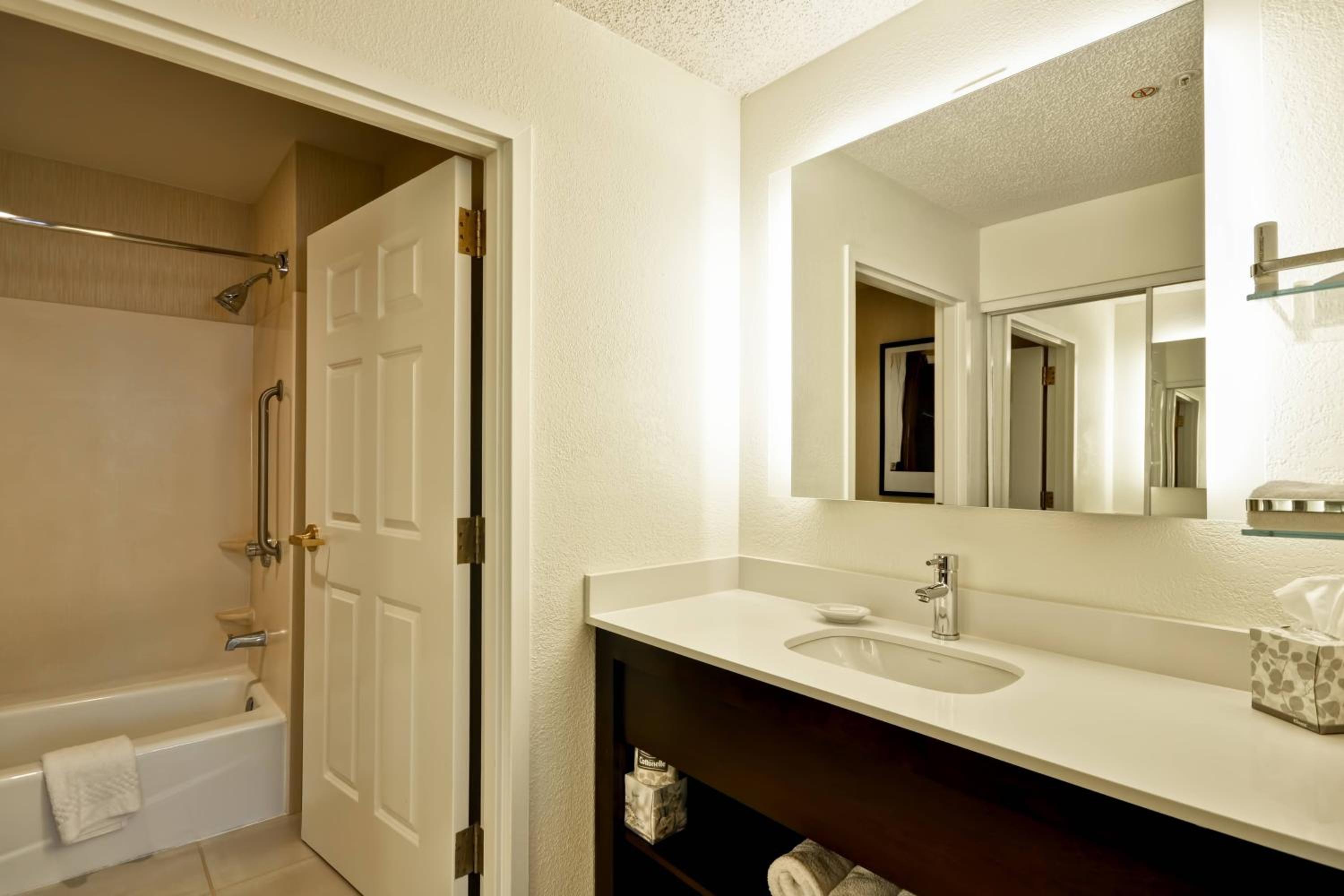 Two-Bedroom Suite with Fireplace - Photo 2