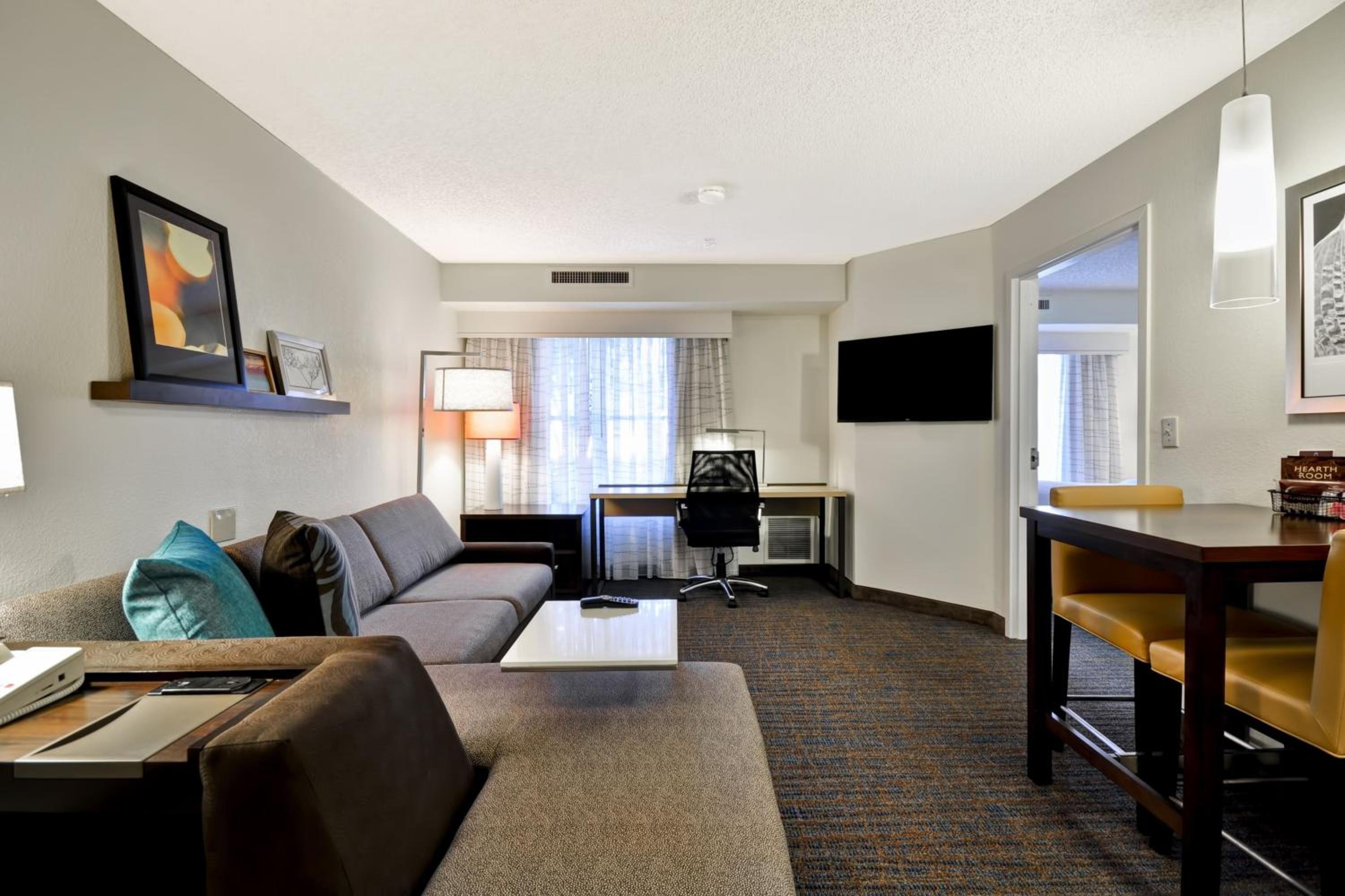One-Bedroom Queen Suite with Sofa Bed - Photo 5