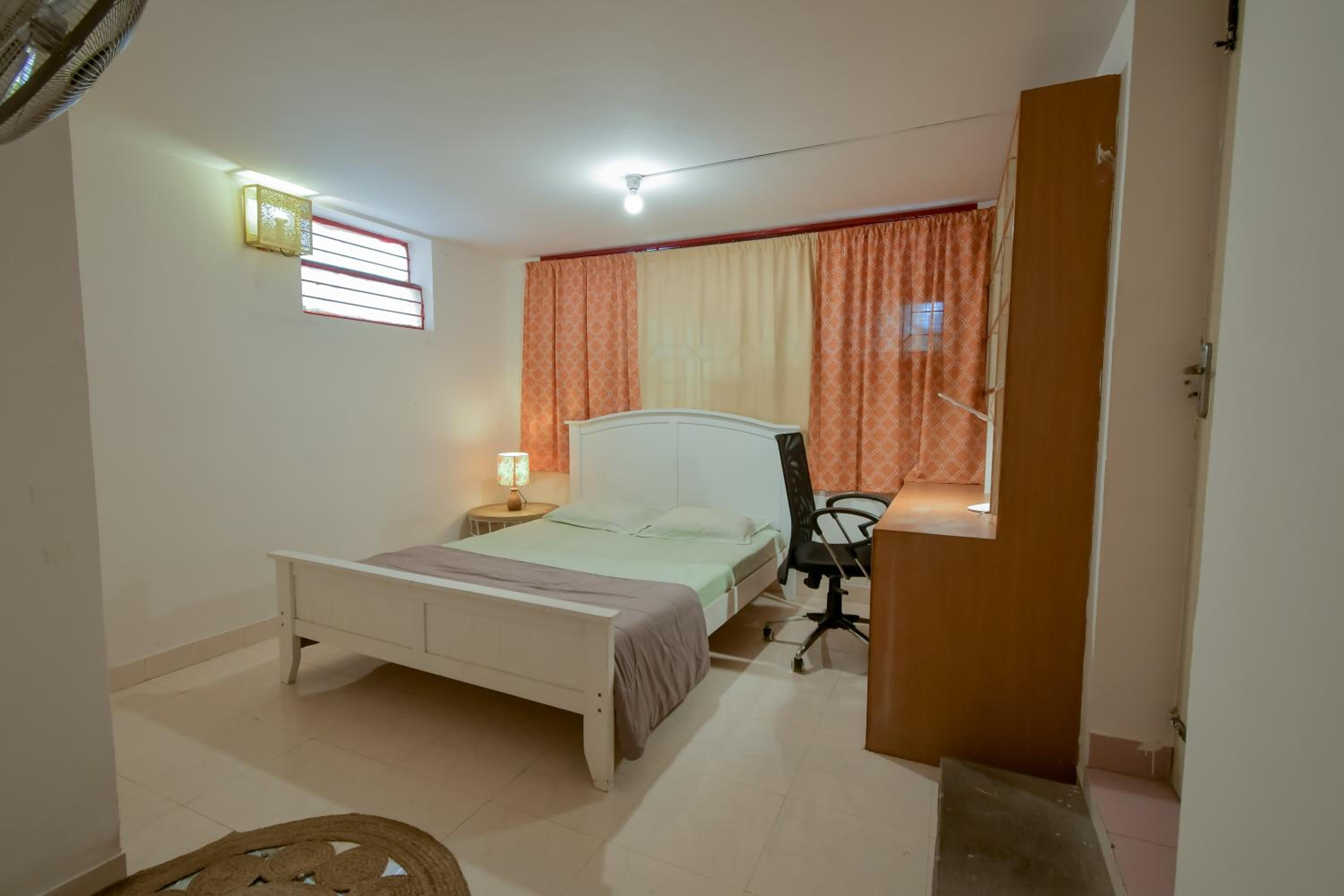 Budget Double Room - Photo 23