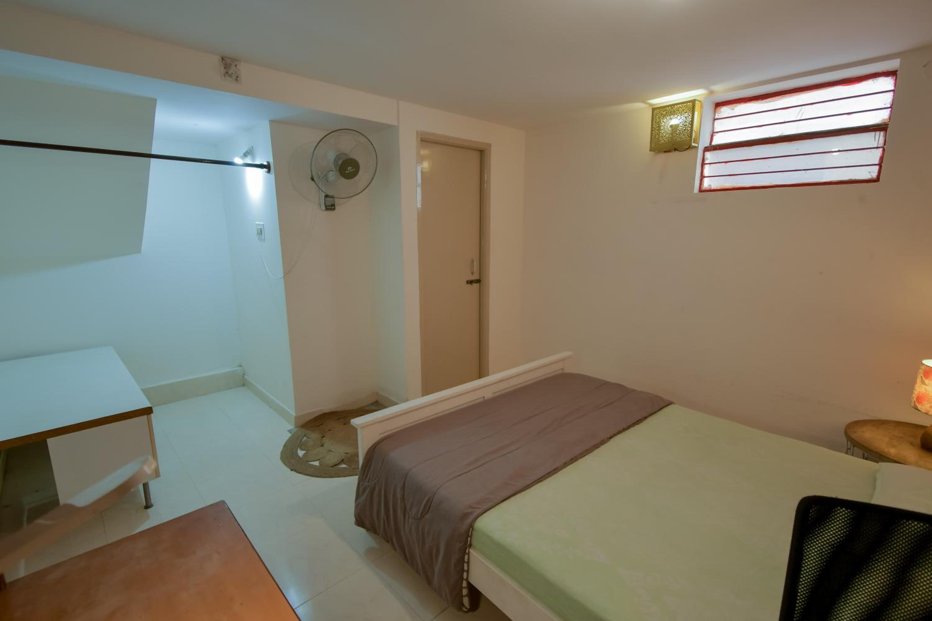 Budget Double Room - Photo 21