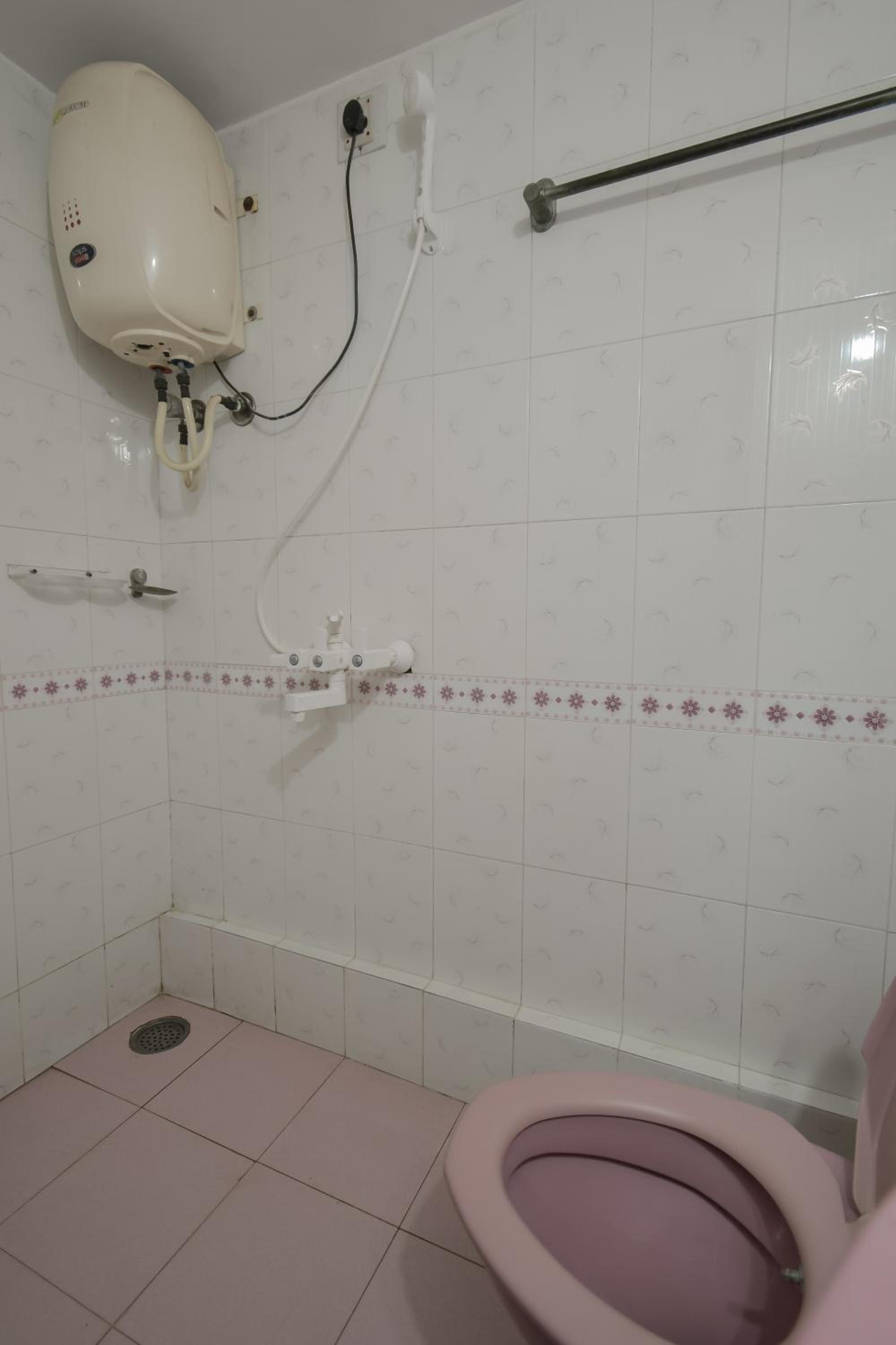 Budget Double Room - Photo 19