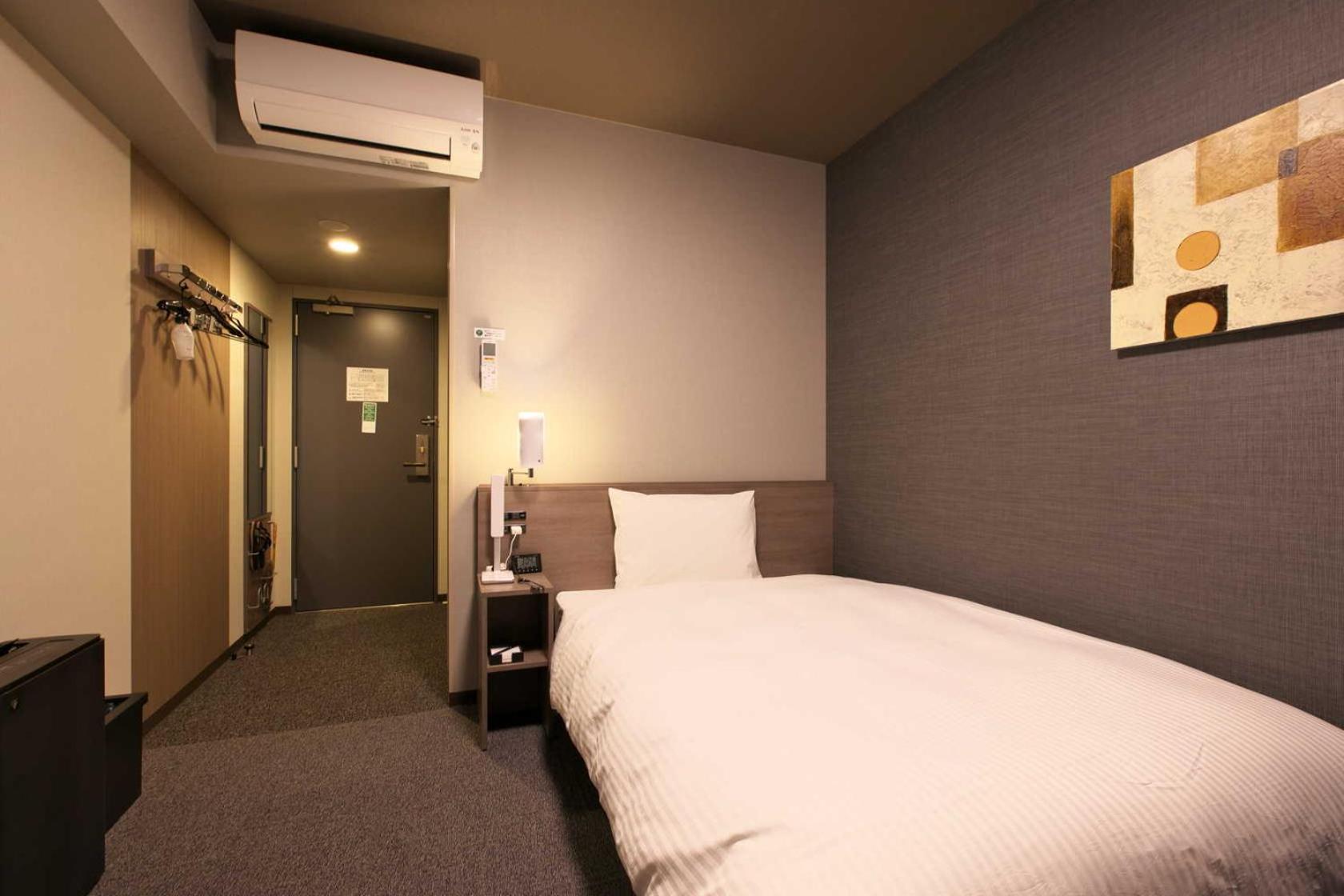 Single Room - Smoking photo 1