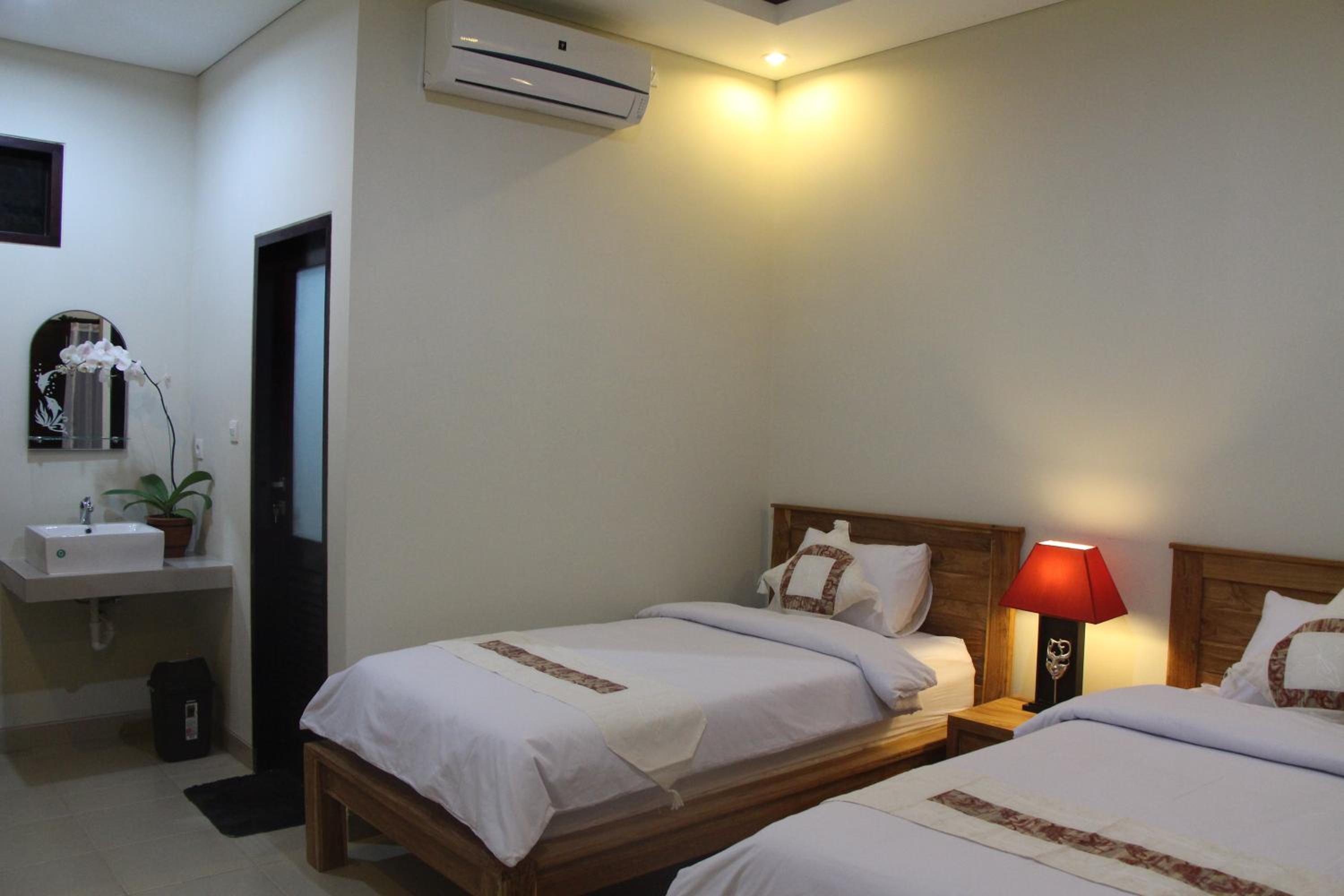 Standard Twin Room - Photo 1