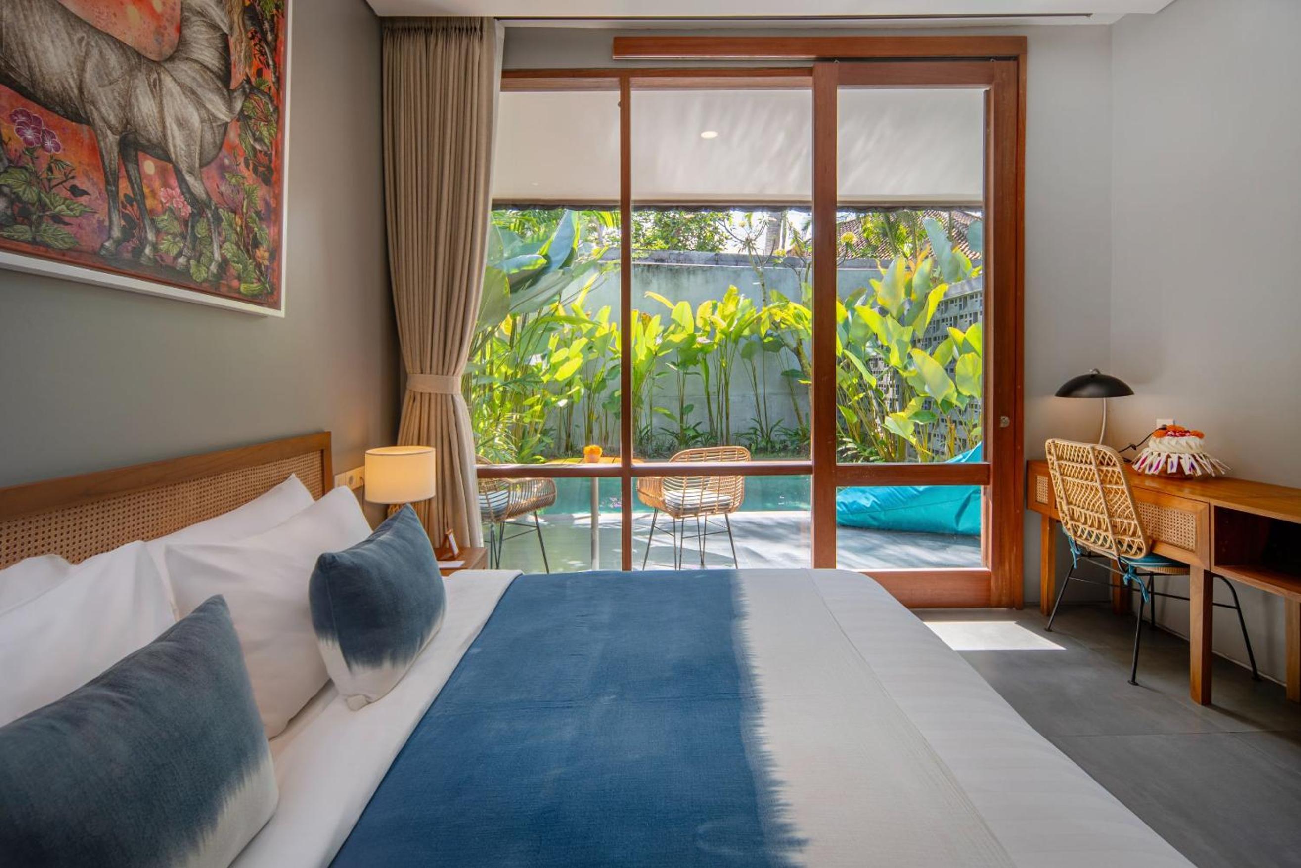 Deluxe Room with Pool - Photo 5