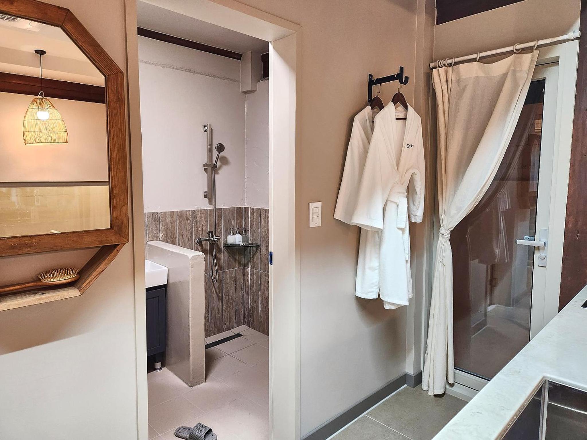 Double Room with Spa Bath photo 3