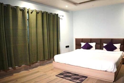 Economy Twin Room photo 3
