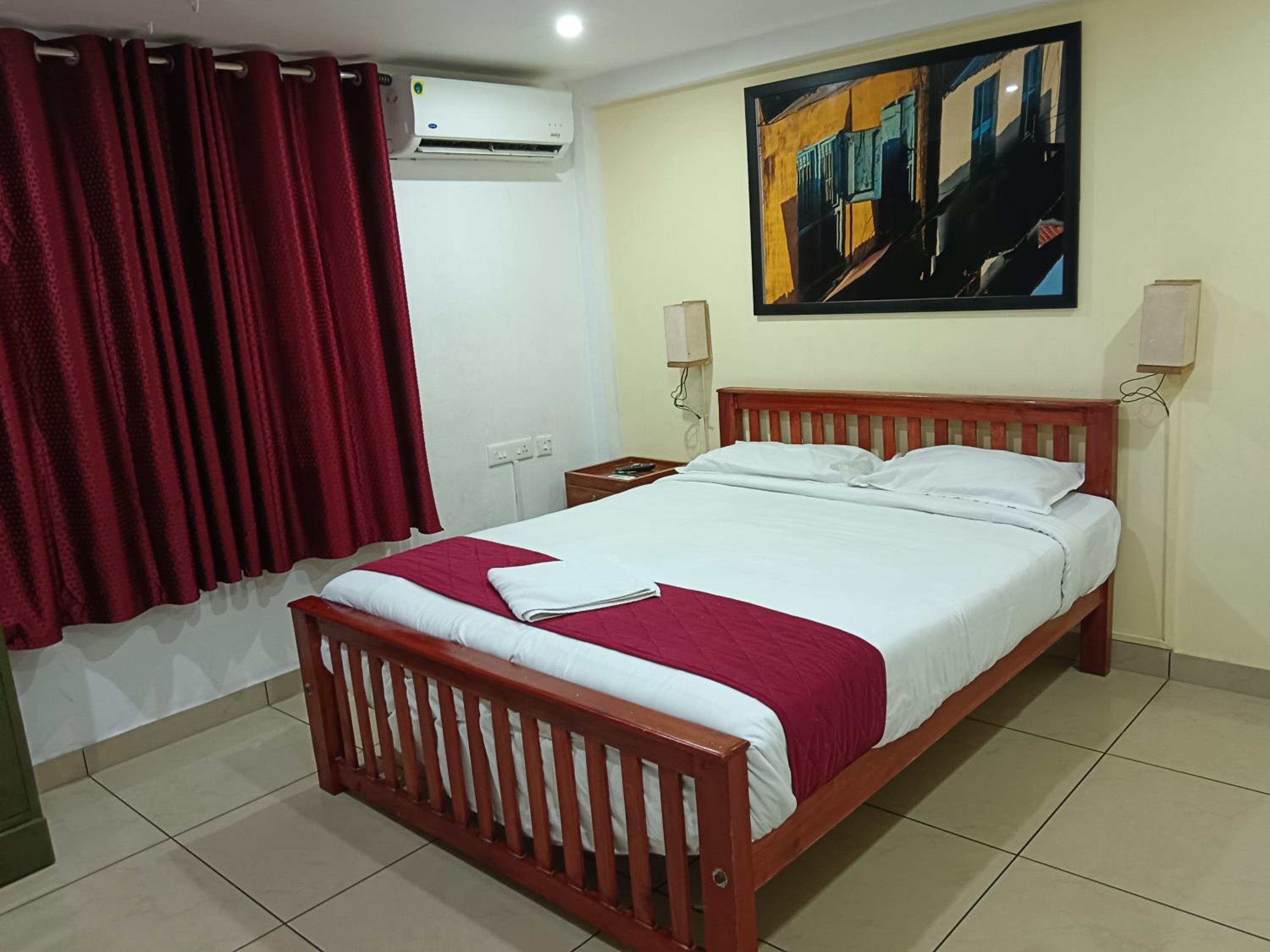 Deluxe Double Room (2 Adults + 1 Child) photo 2