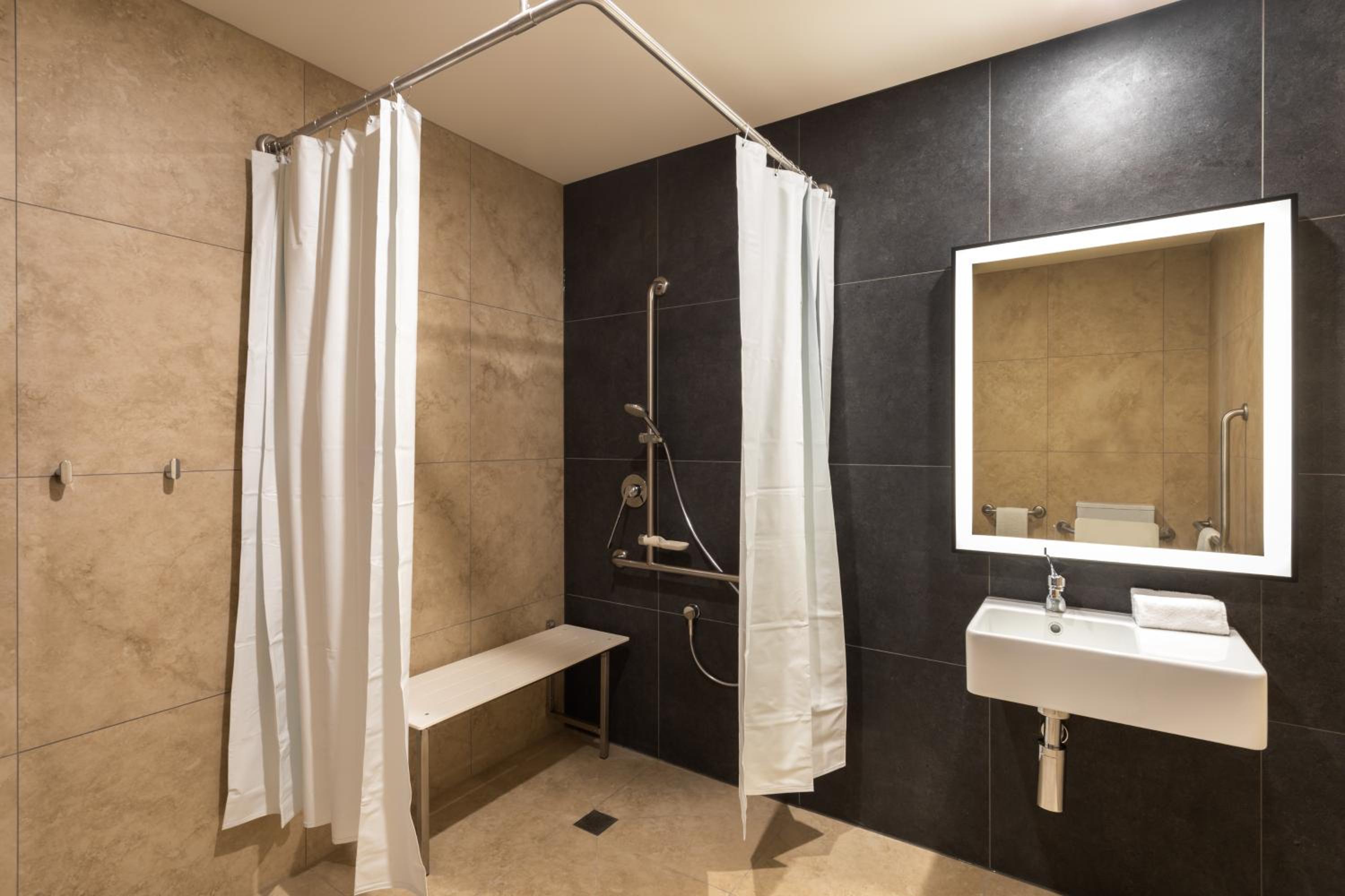 Accessible King Room with Ocean View - Photo 2