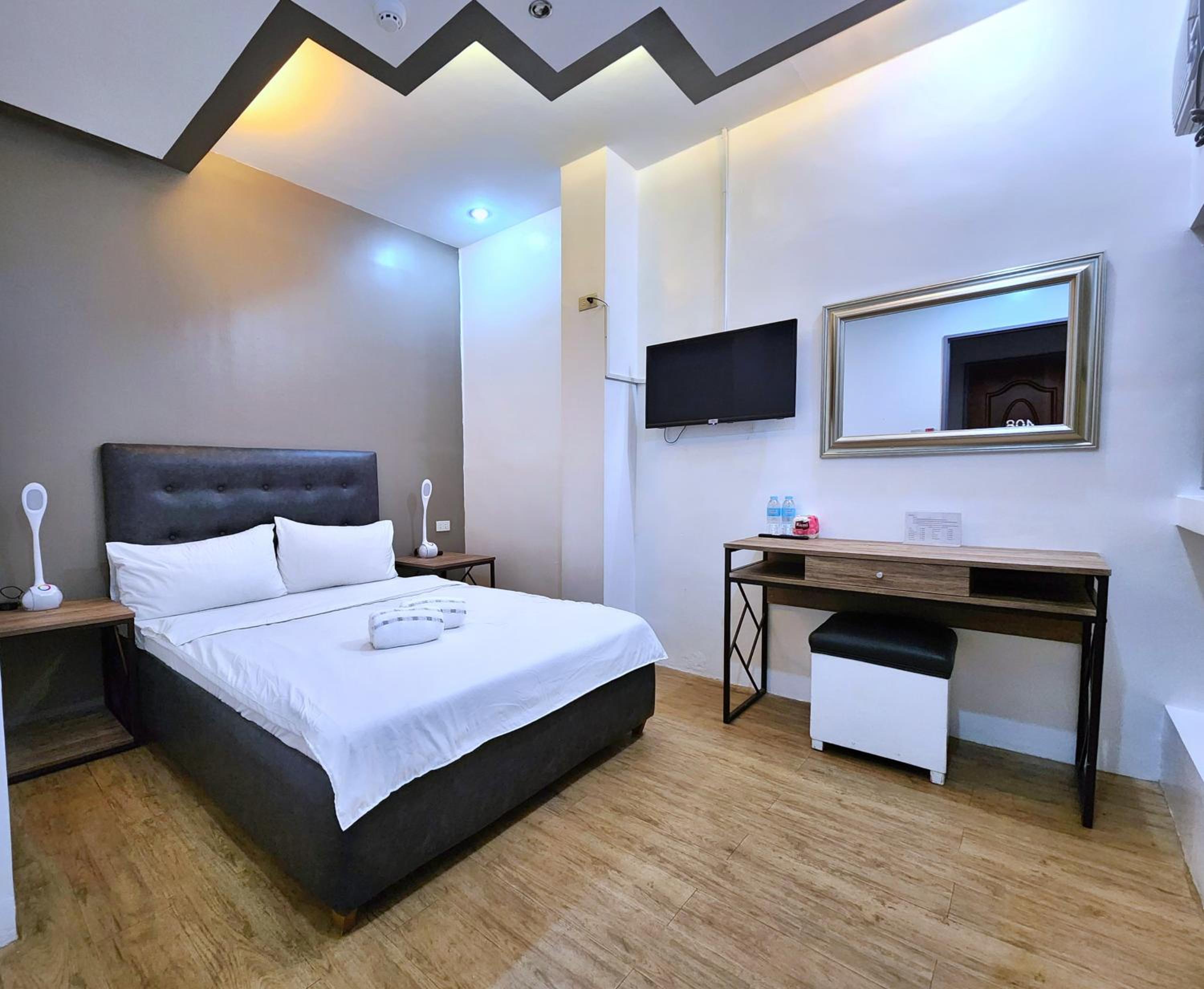 Budget Double Room - Photo 6