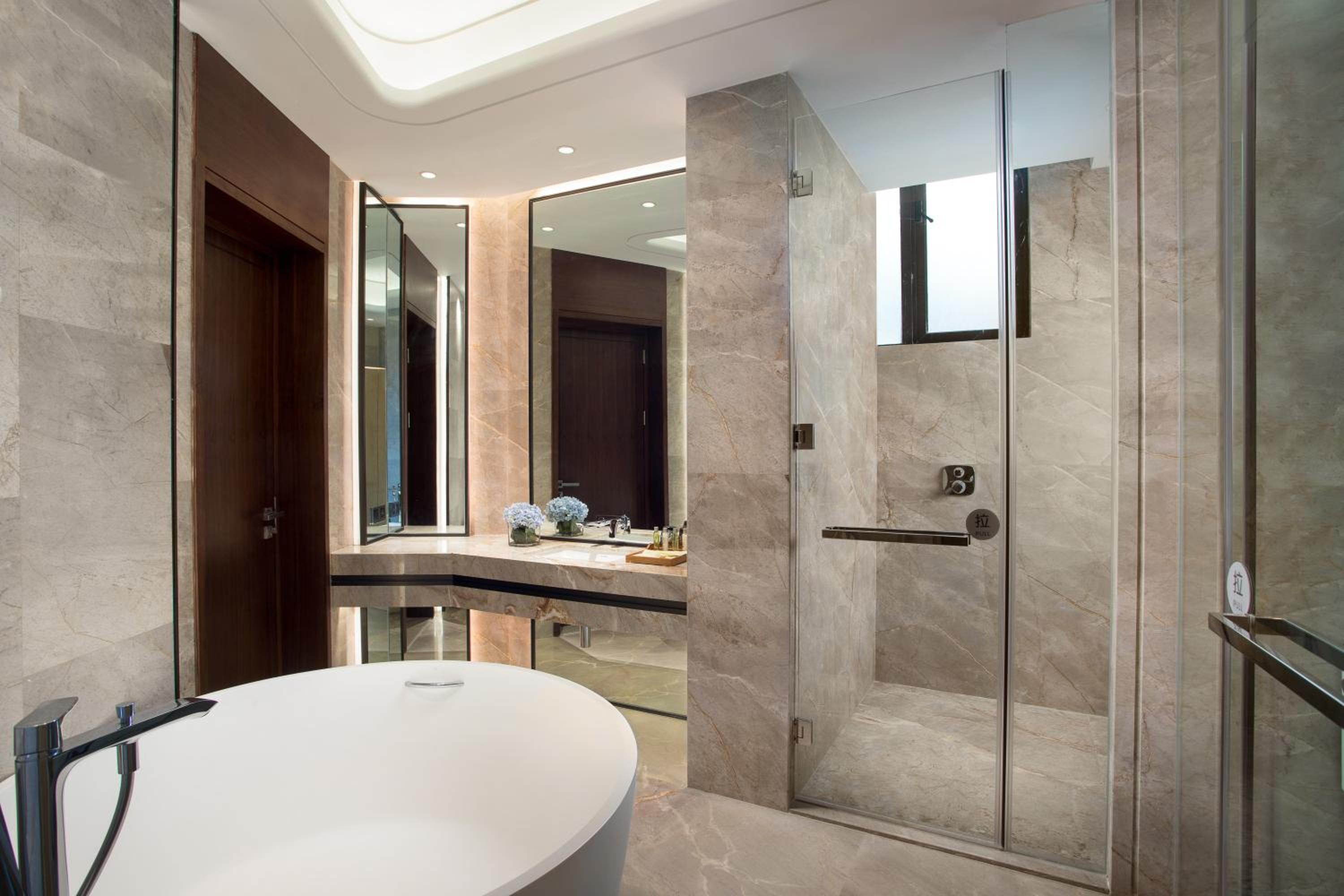 Premium King Room photo 2