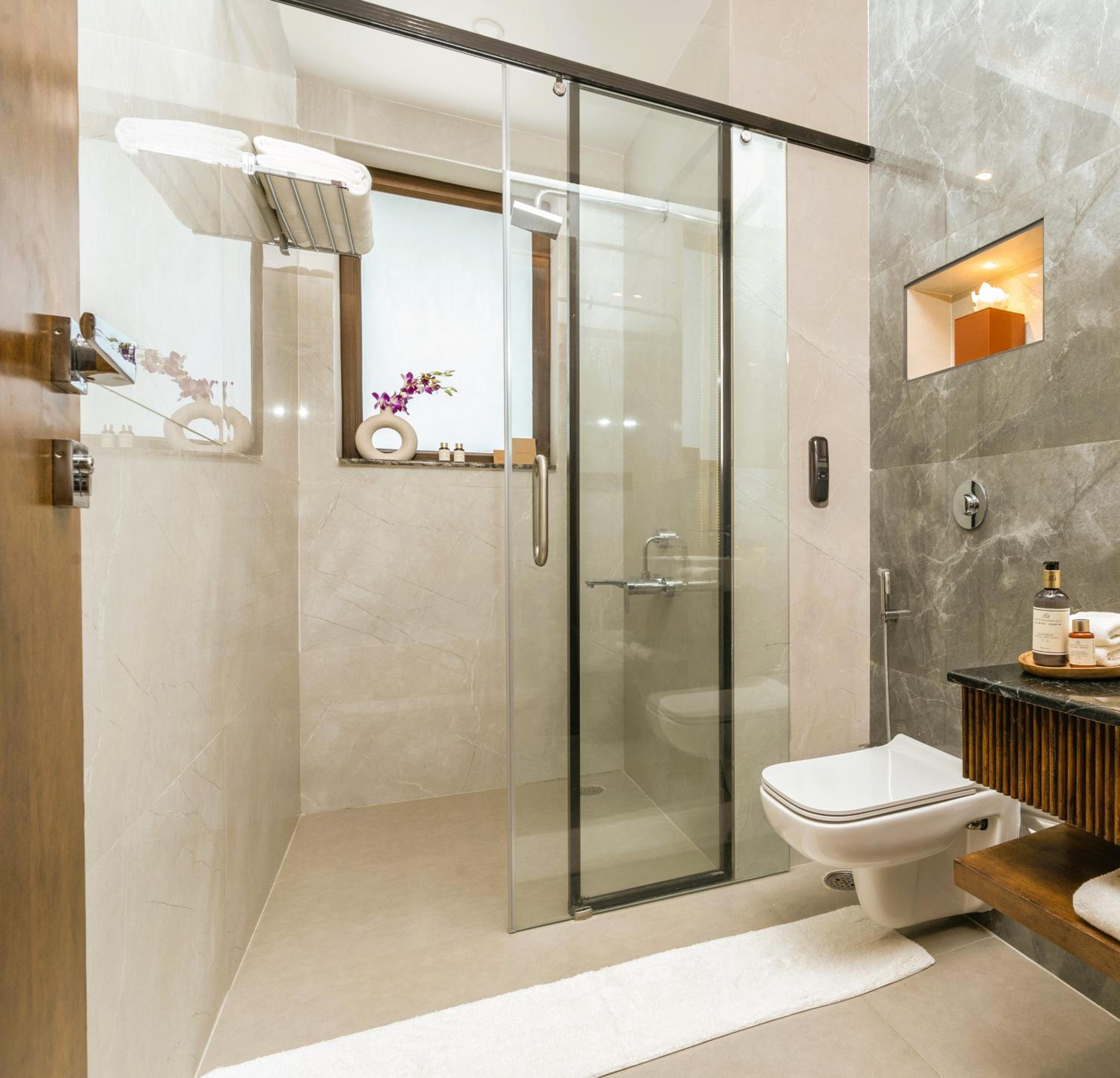 Lakefront Rooms with Private Garden Lakefront Rooms with Private Garden
