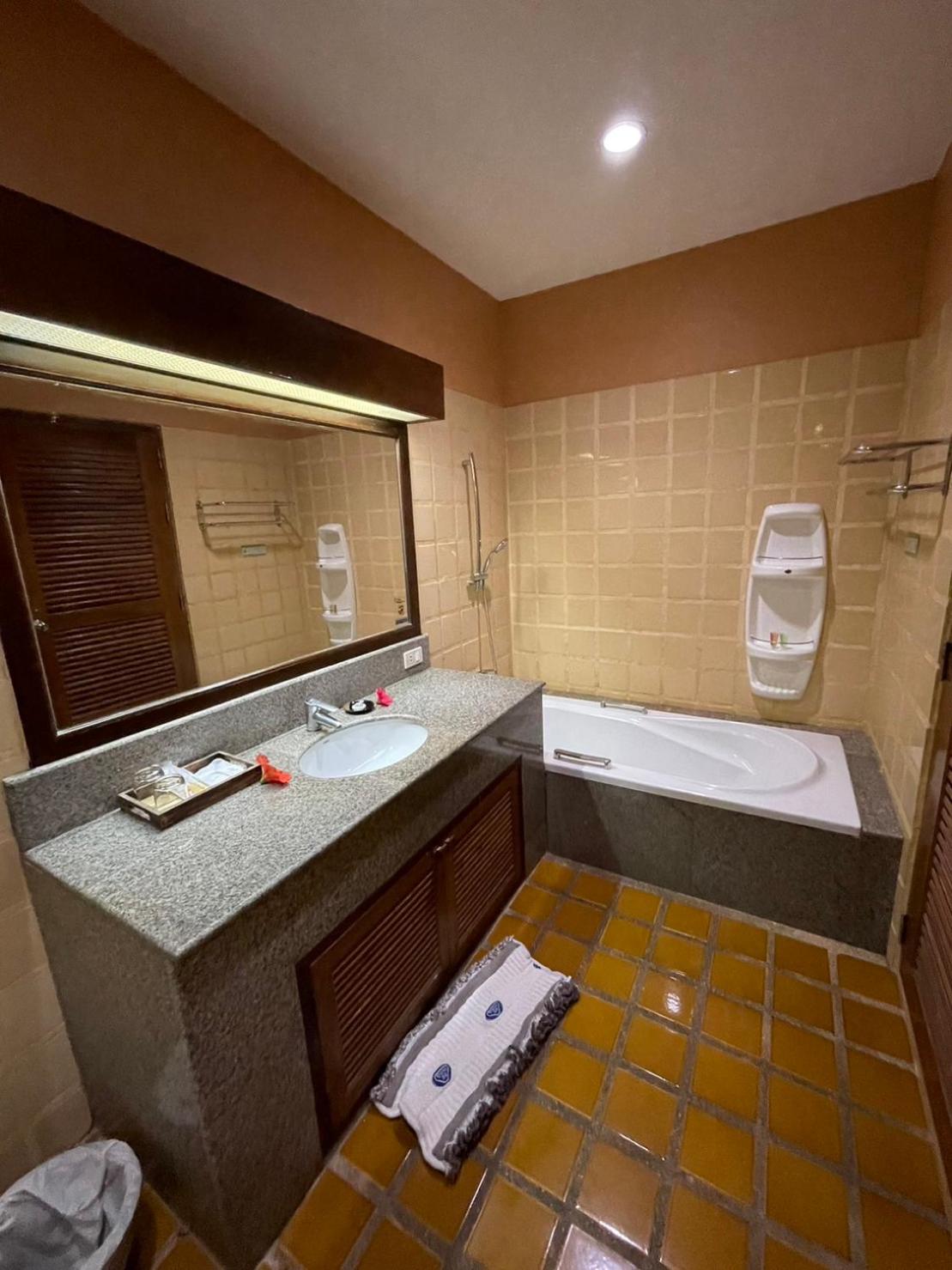 Deluxe Double Room - Photo 8
