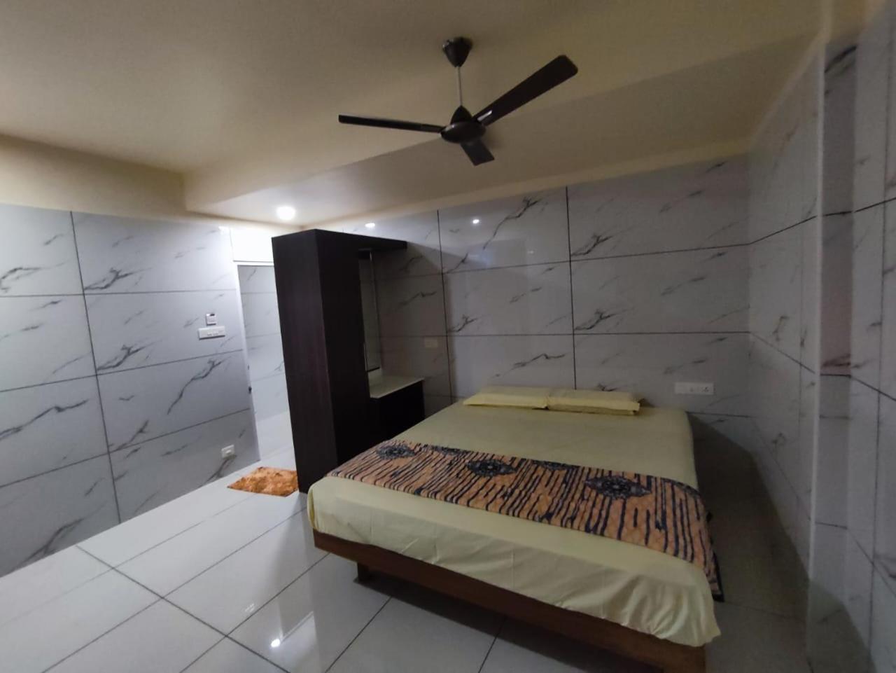 Deluxe King Room photo 2