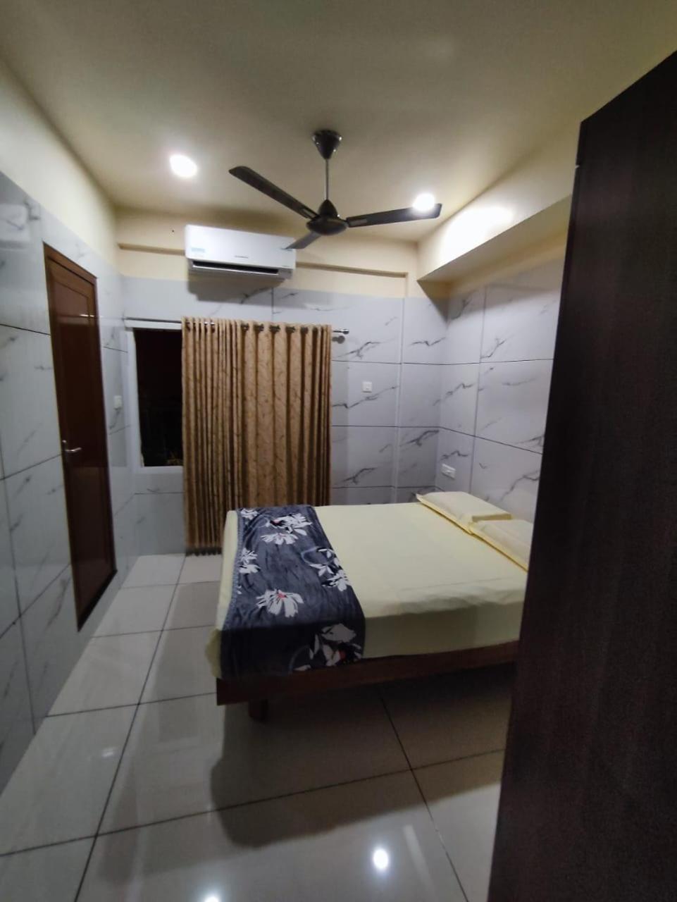 Deluxe King Room photo 1