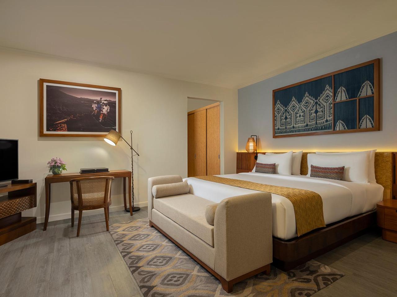 One-Bedroom Suite Fully Equipped Kitchenette and Free Access to Kids Club