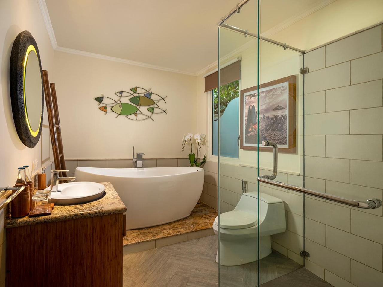 One-Bedroom Suite Fully Equipped Kitchenette and Free Access to Kids Club