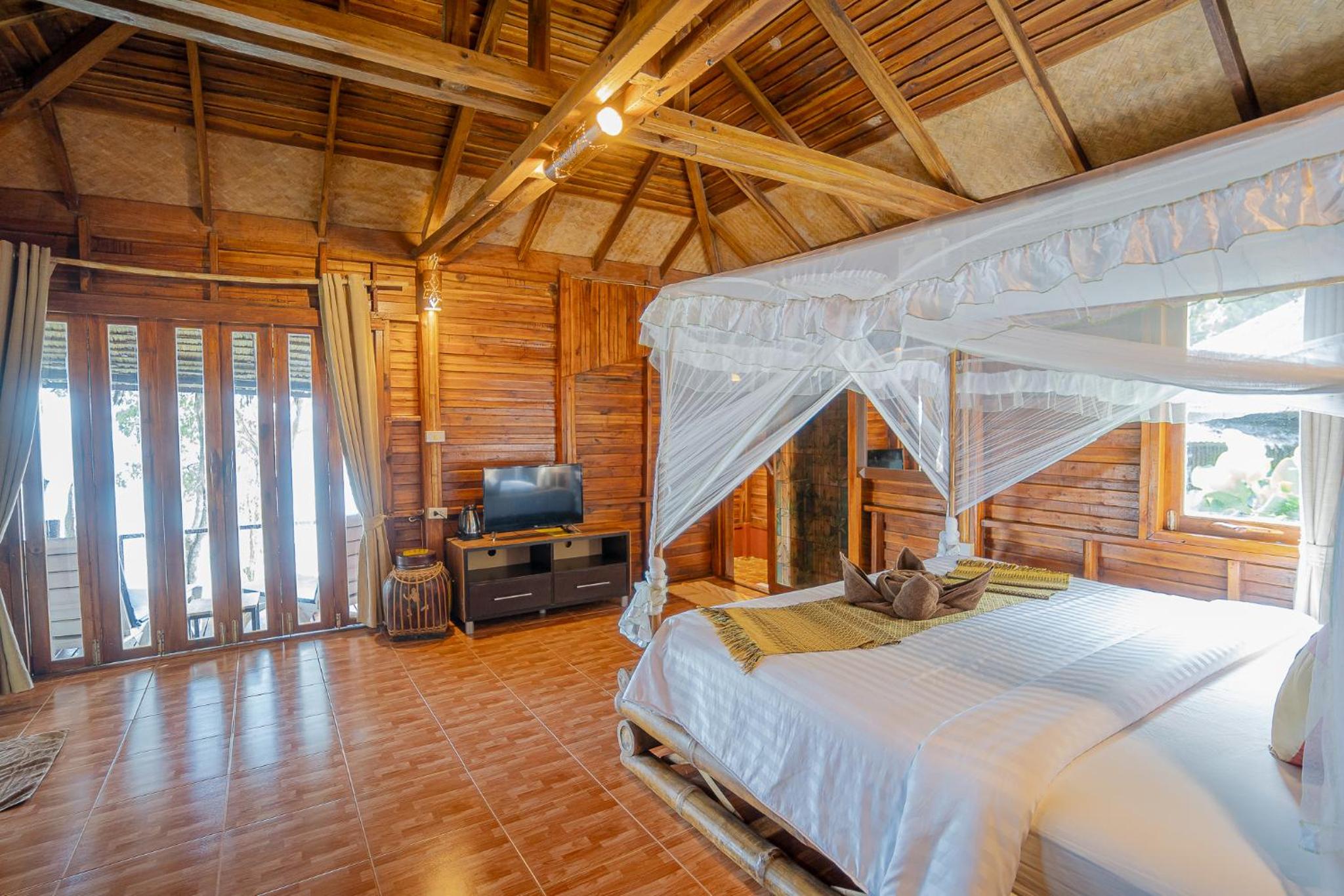 Seaview Teakwood House - Photo 6