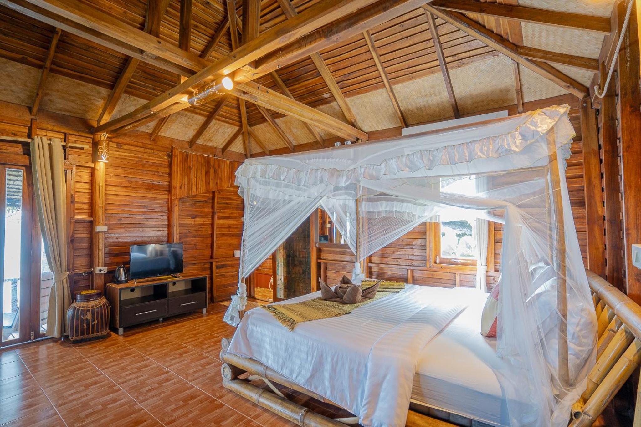 Seaview Teakwood House - Photo 1